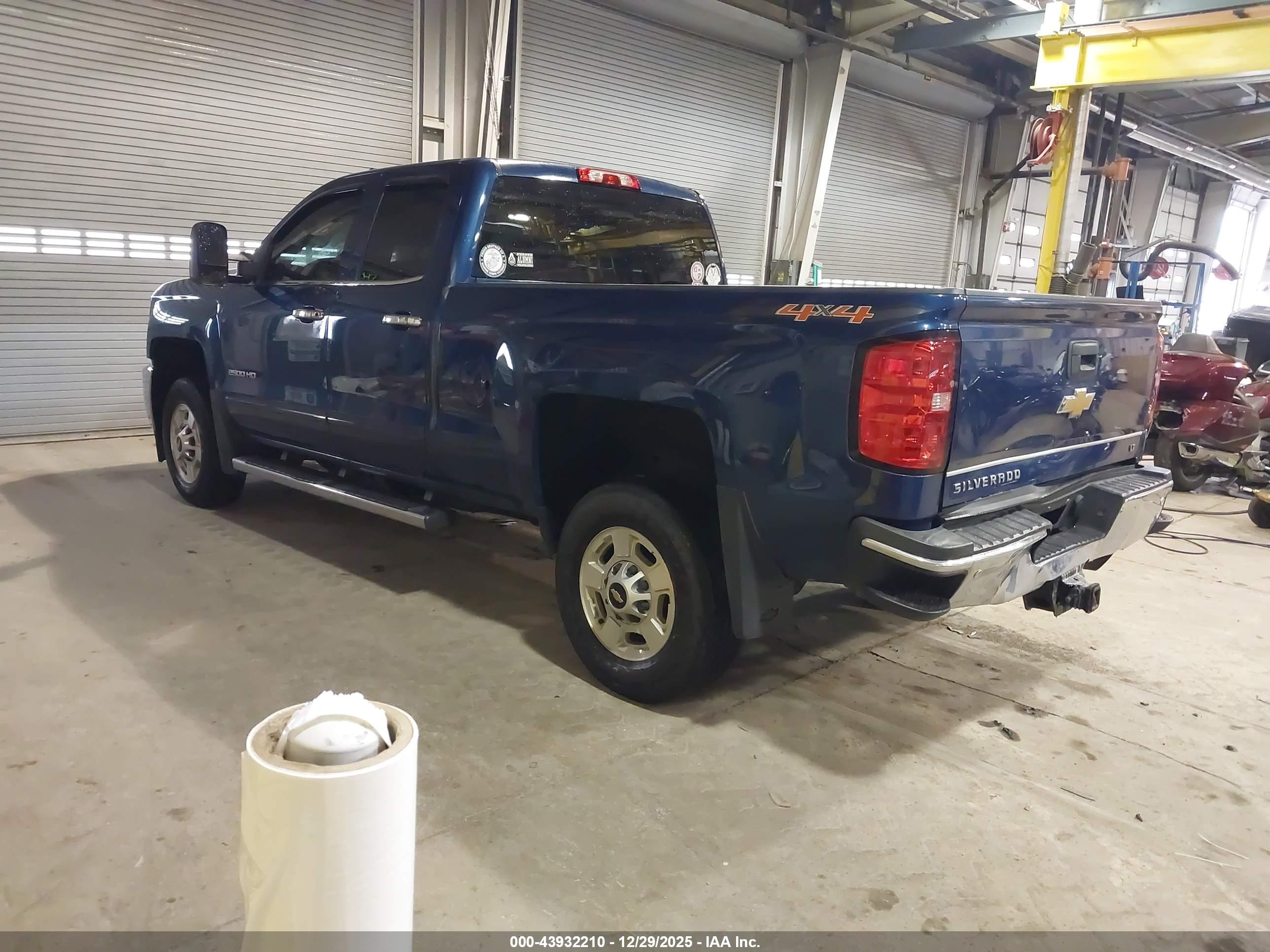 CHEVROLET SILVERADO image 3