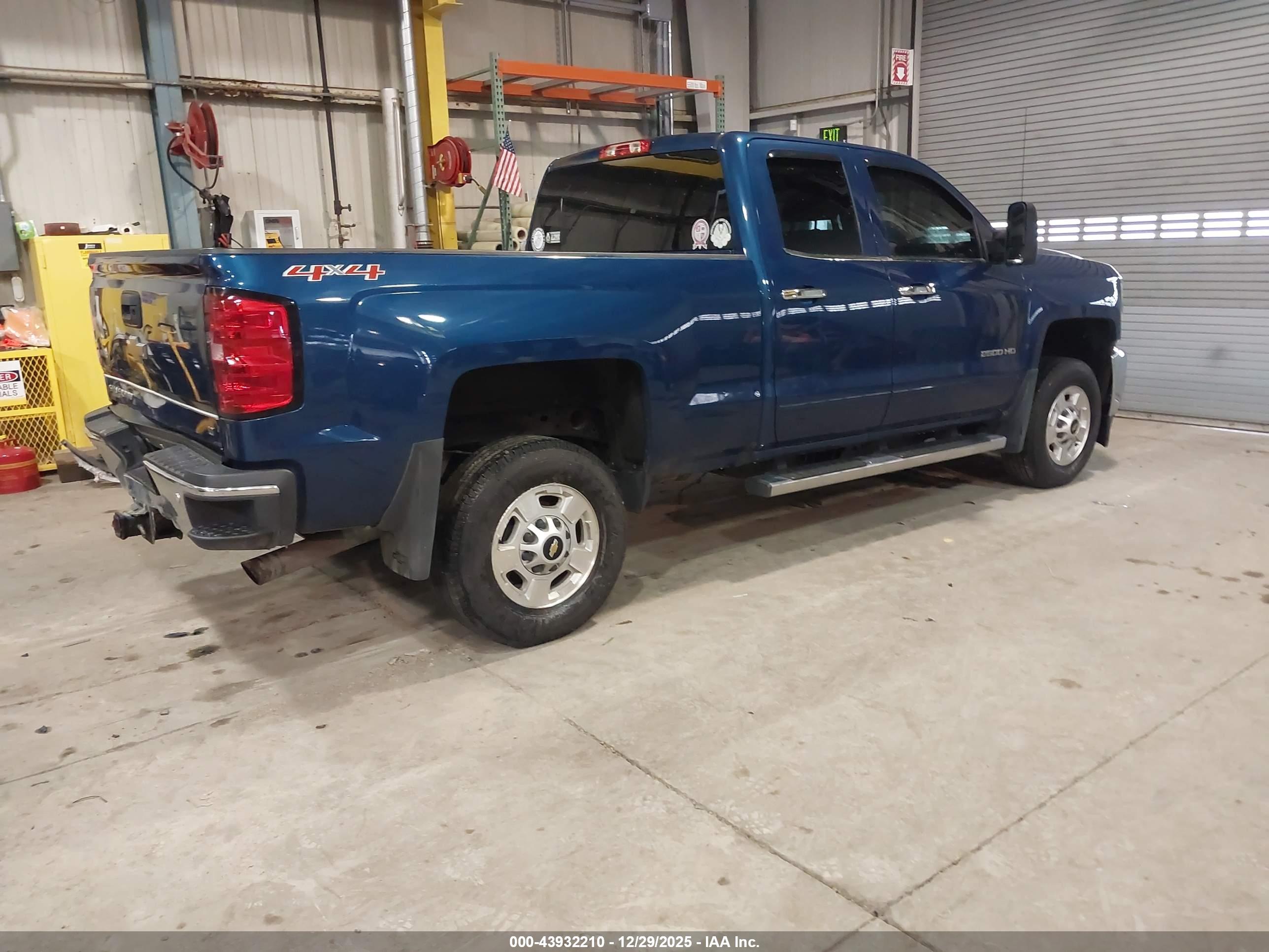CHEVROLET SILVERADO image 4