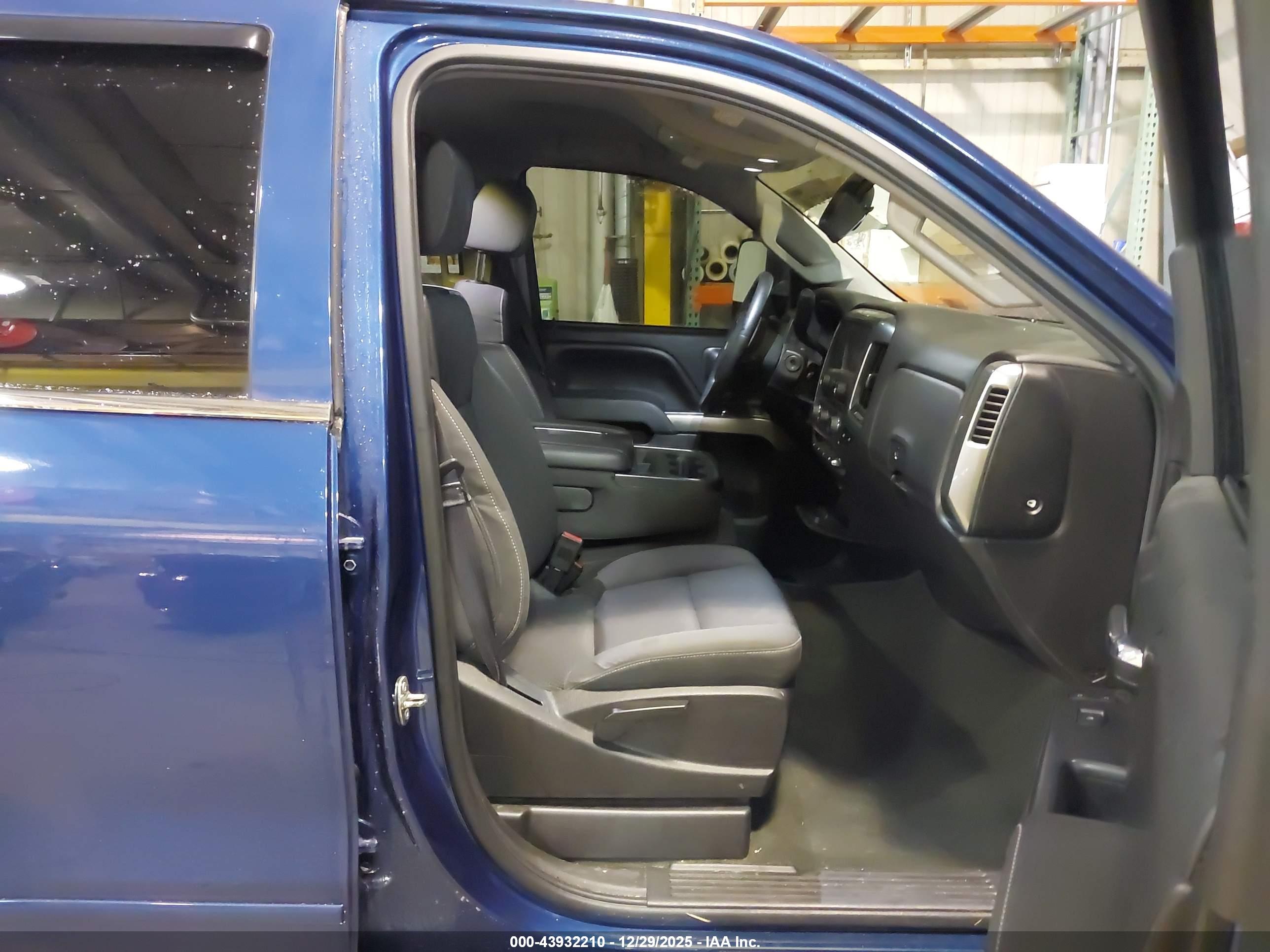 CHEVROLET SILVERADO image 5