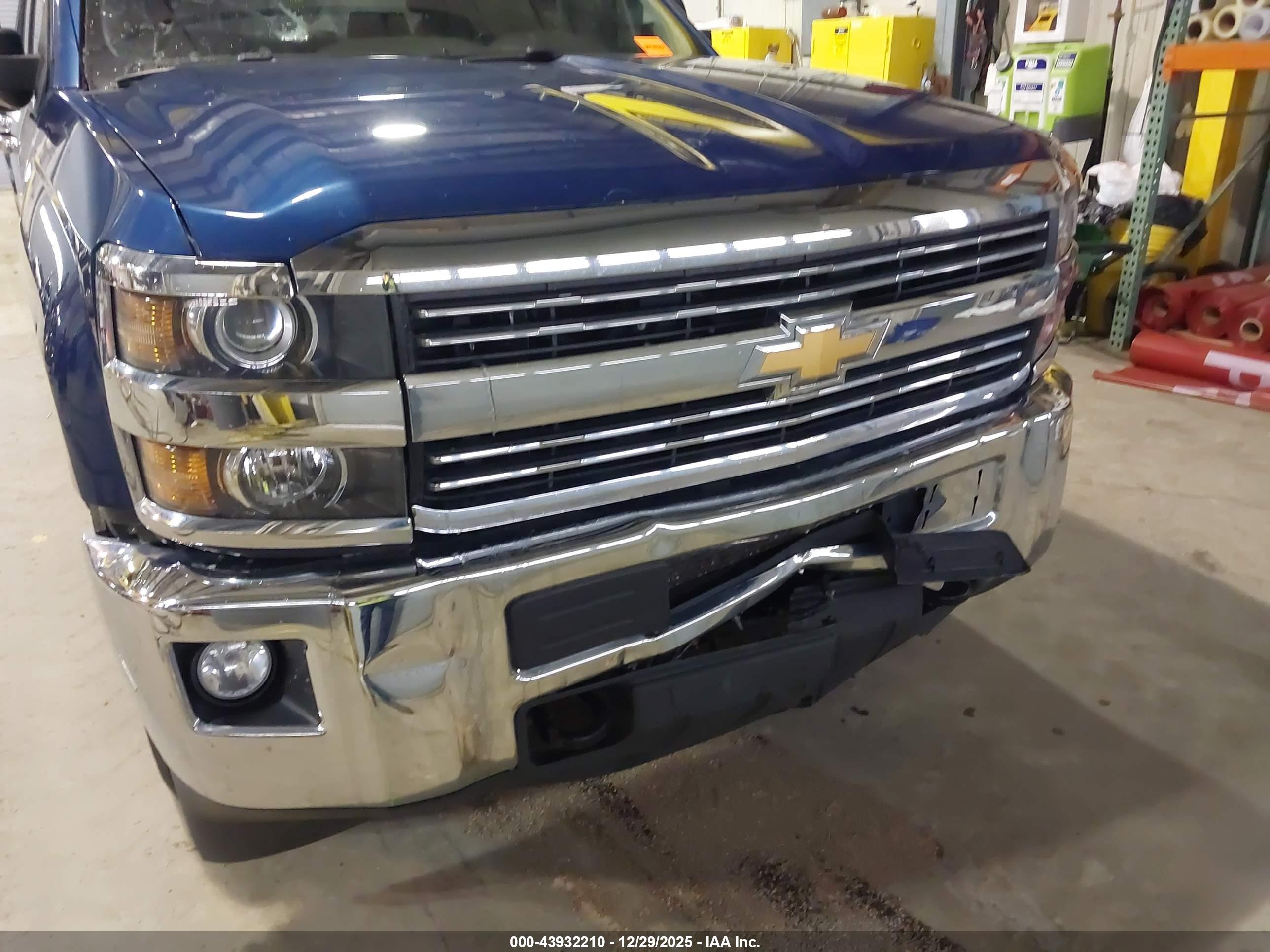 CHEVROLET SILVERADO image 6