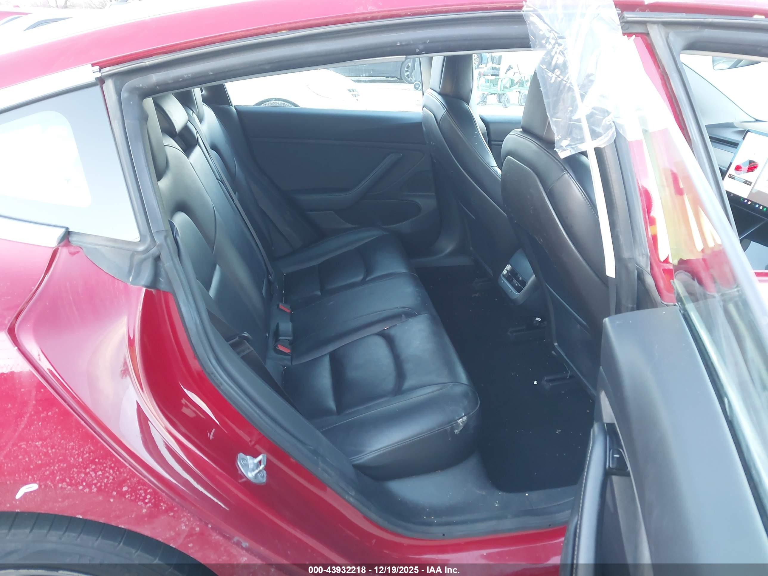 TESLA MODEL image 8