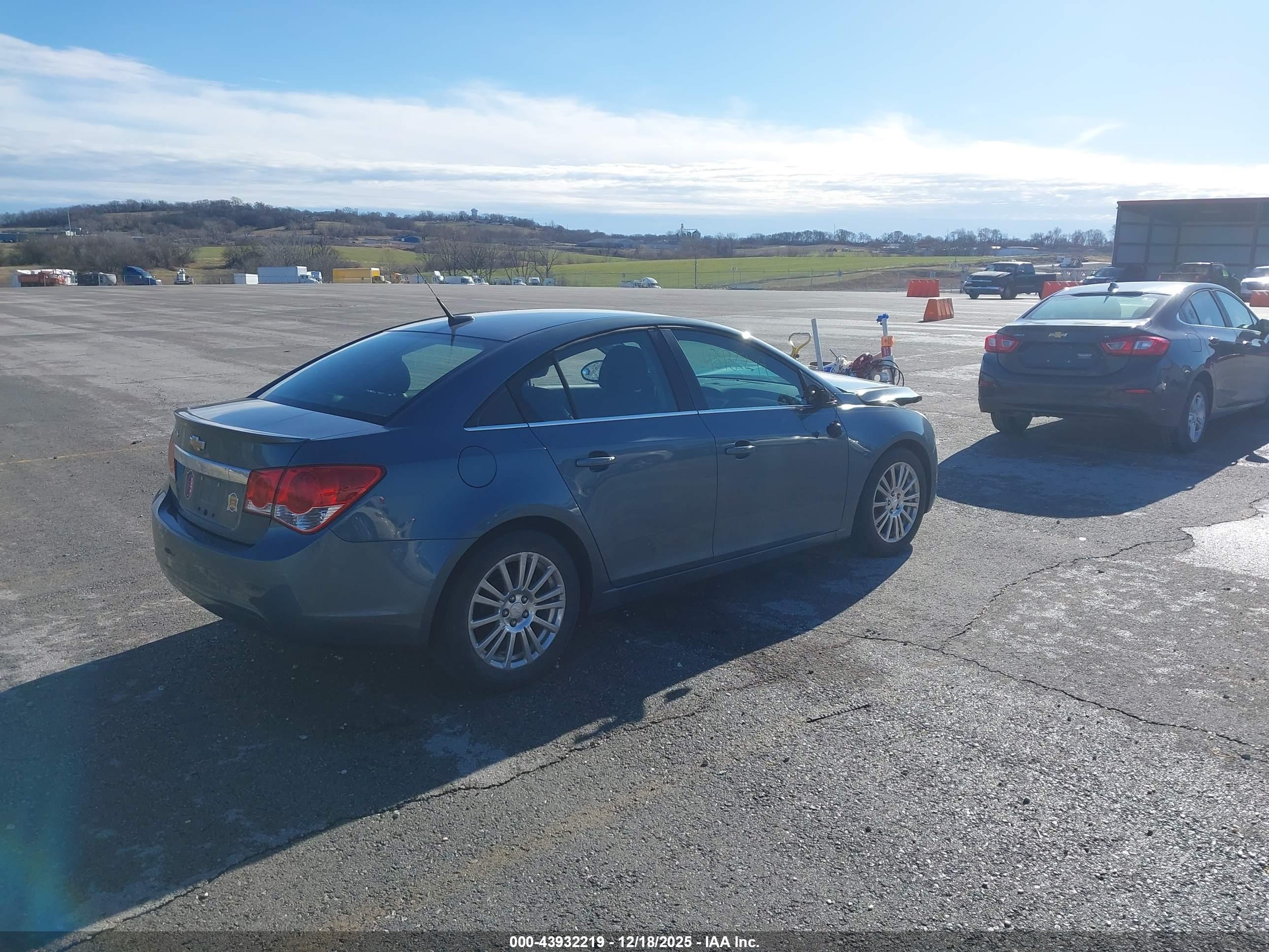 CHEVROLET CRUZE image 4
