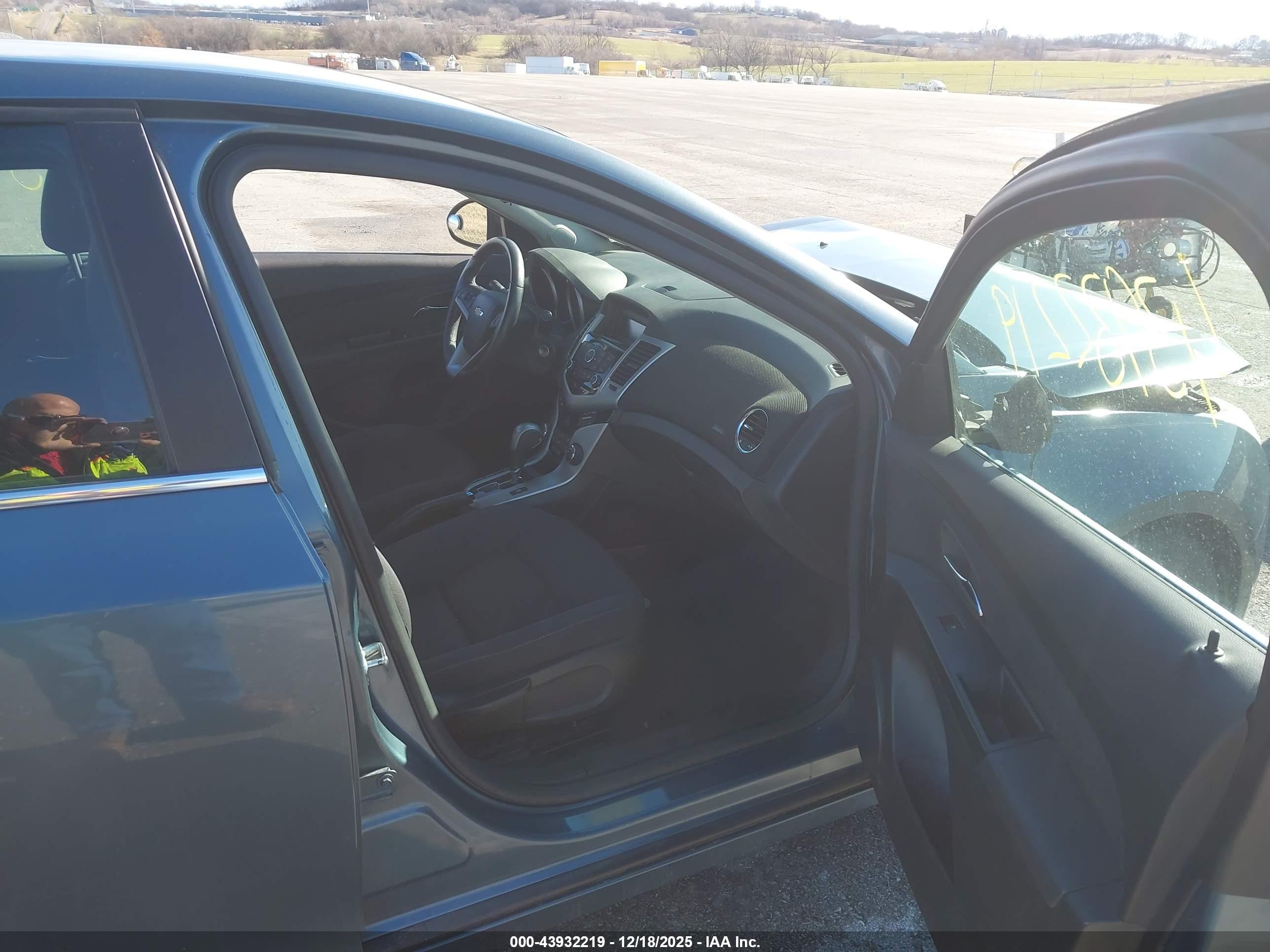 CHEVROLET CRUZE image 5