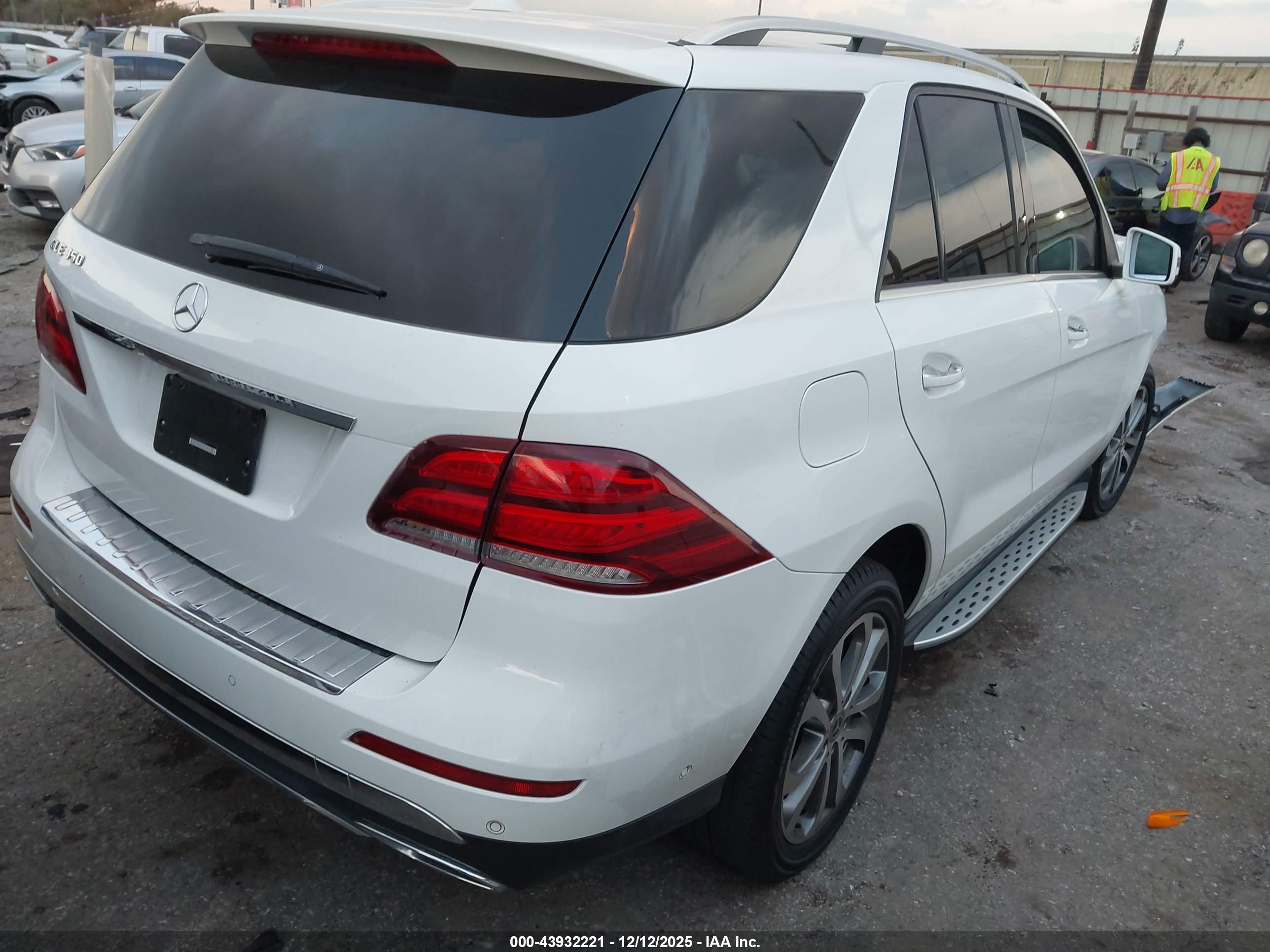 MERCEDES-BENZ GLE image 4
