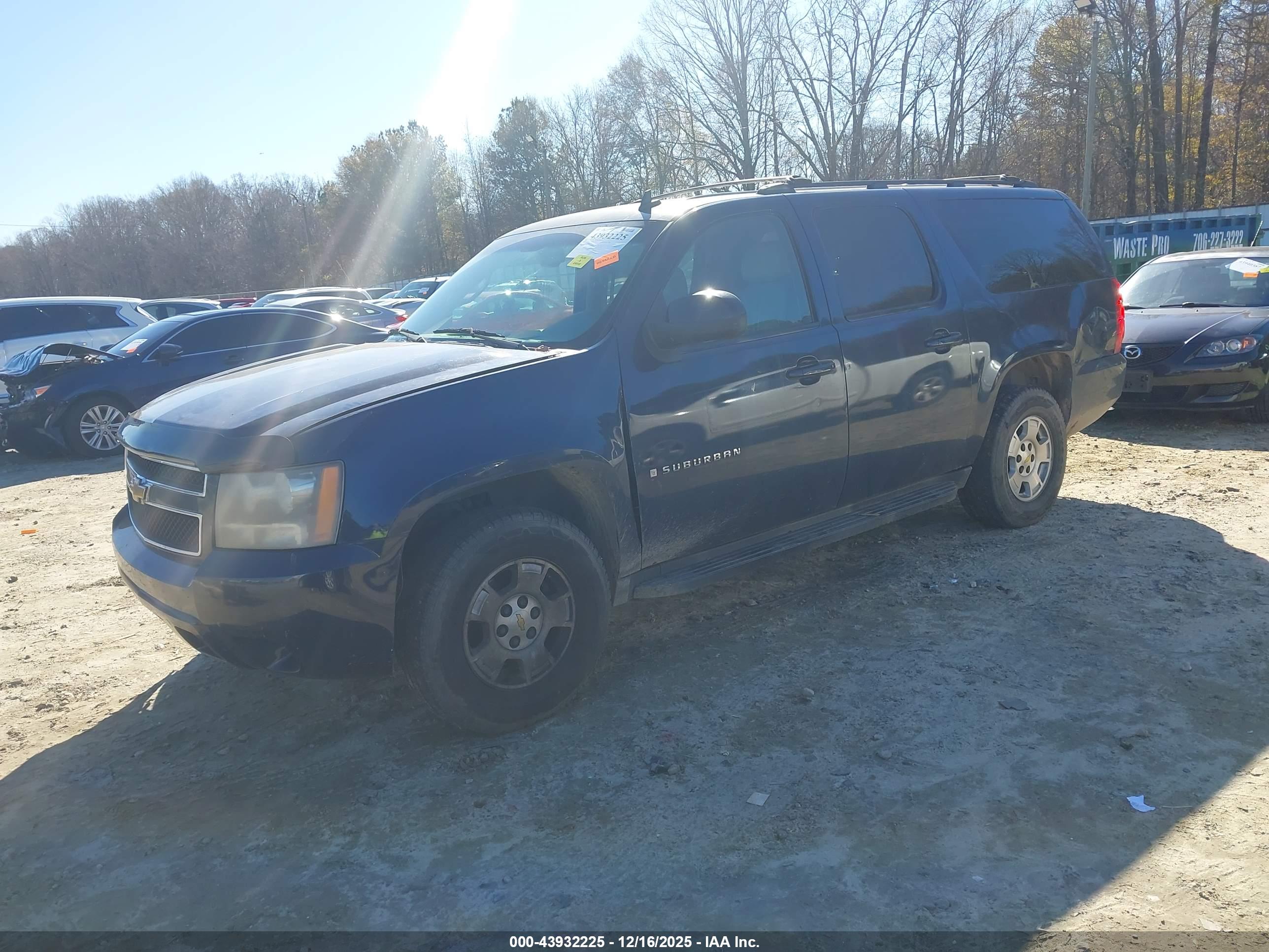 CHEVROLET SUBURBAN image 2