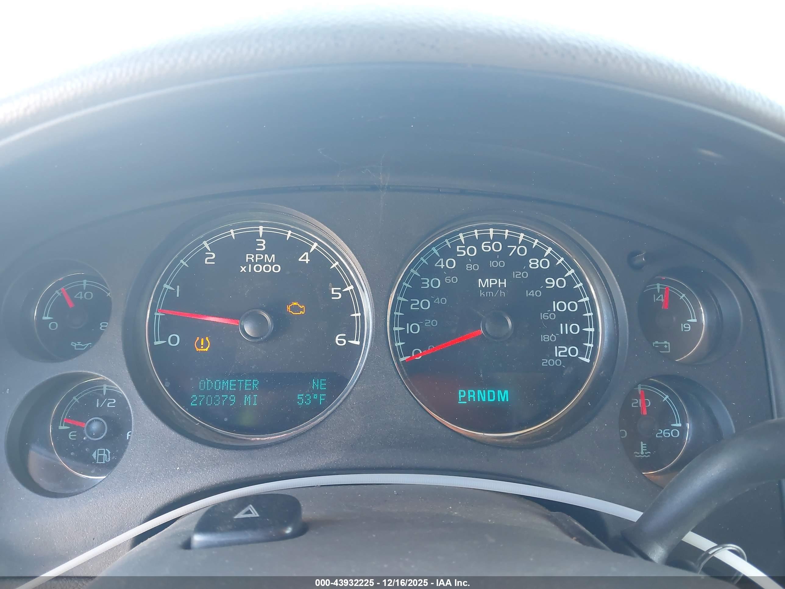 CHEVROLET SUBURBAN image 7