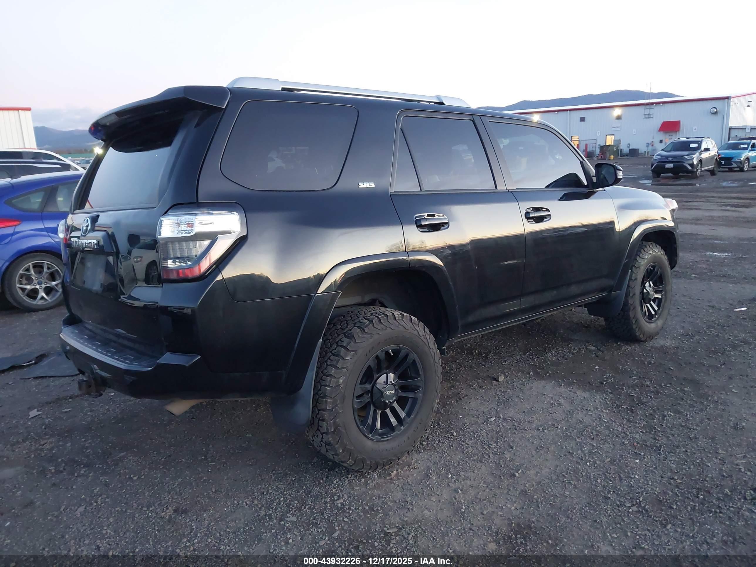 TOYOTA 4RUNNER image 4