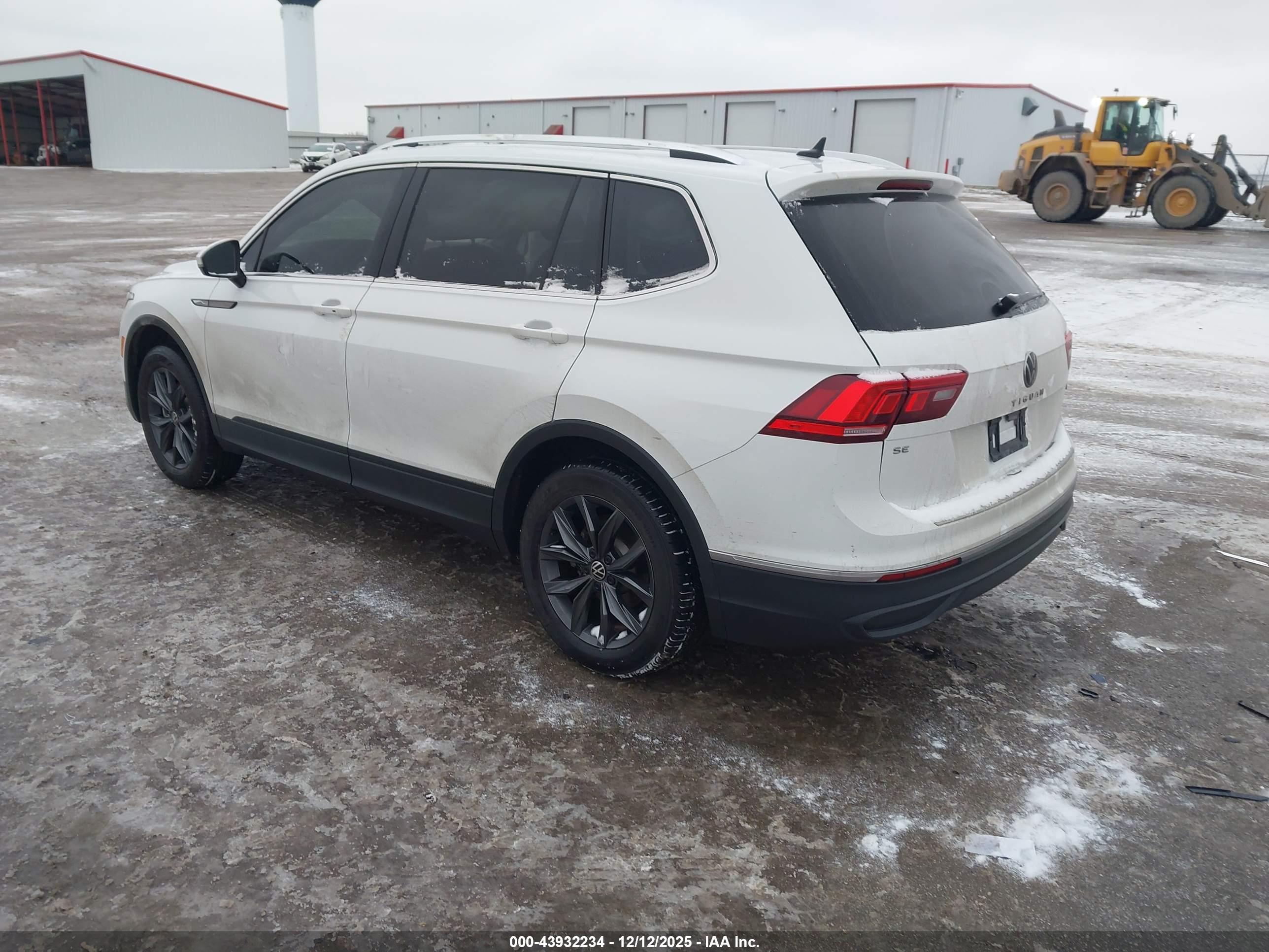 VOLKSWAGEN TIGUAN image 3
