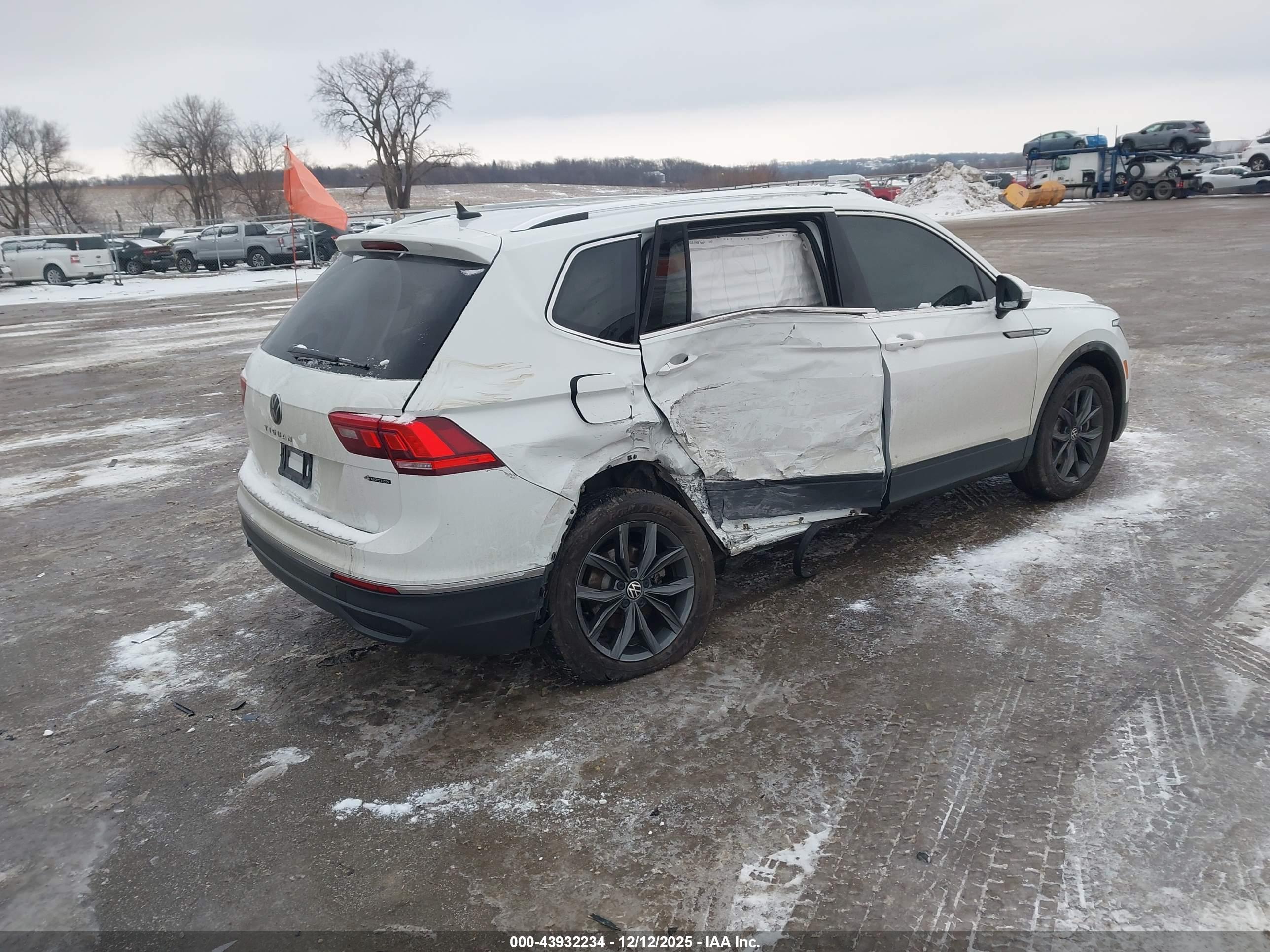 VOLKSWAGEN TIGUAN image 4
