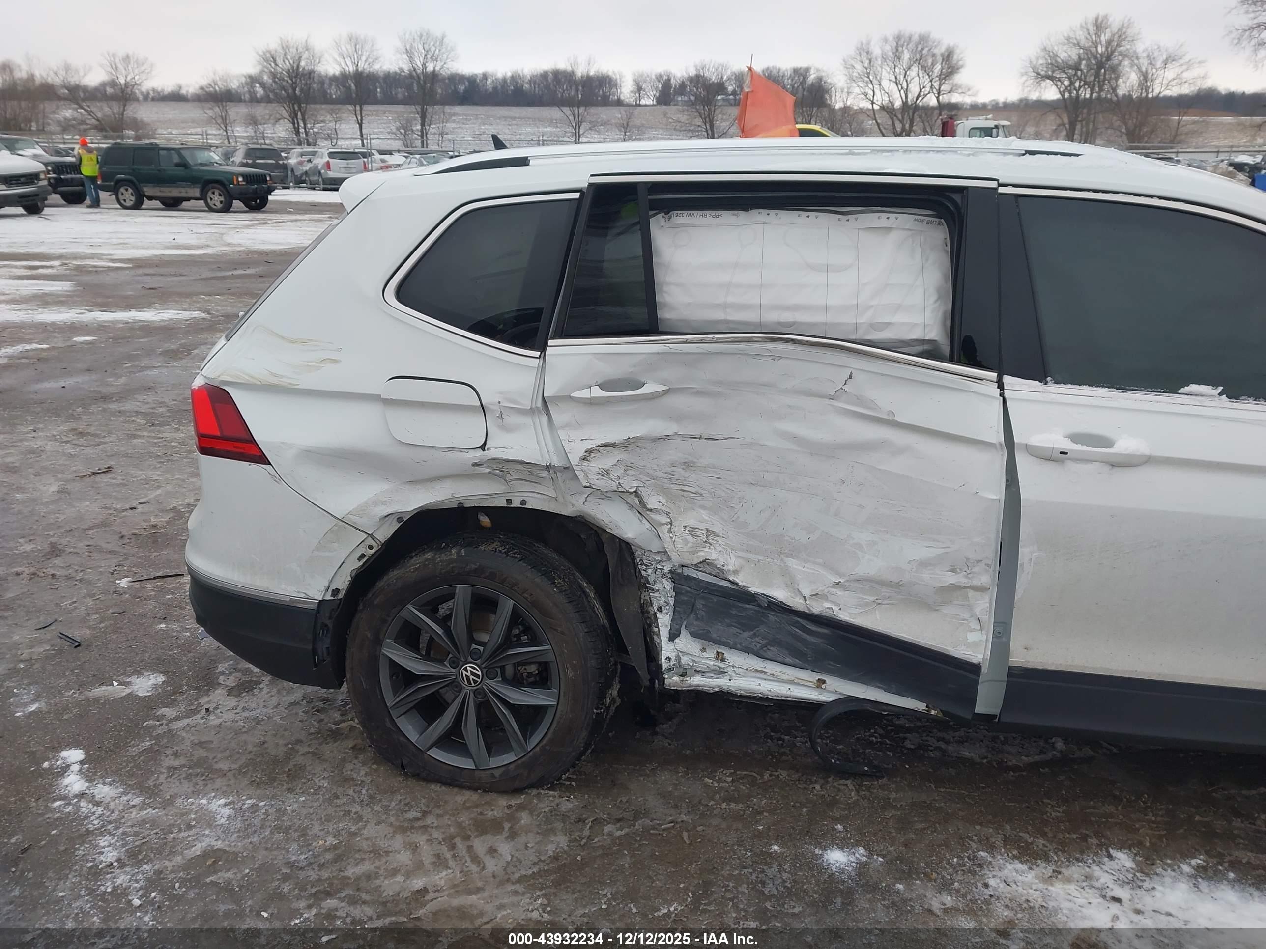 VOLKSWAGEN TIGUAN image 6