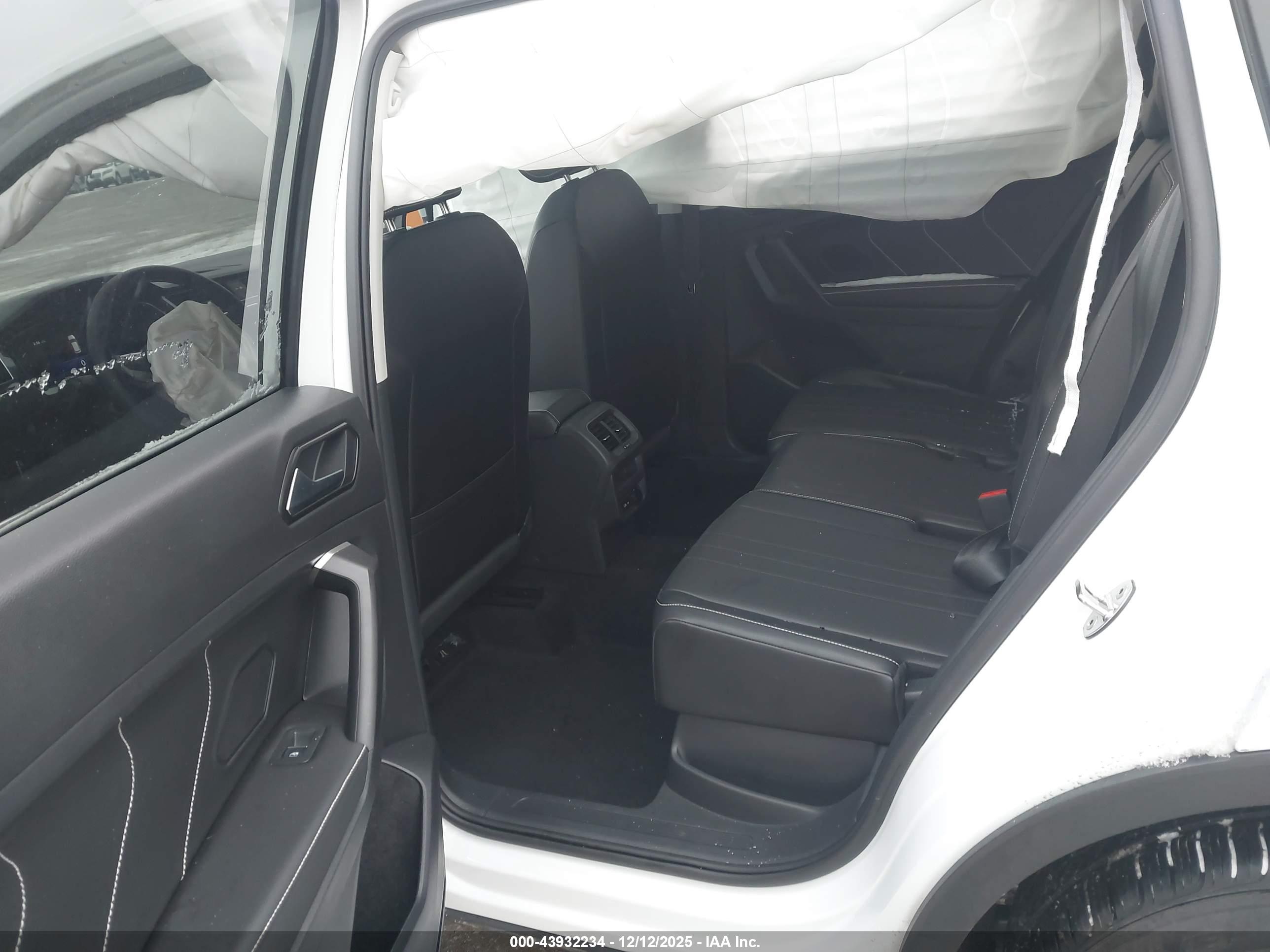 VOLKSWAGEN TIGUAN image 8