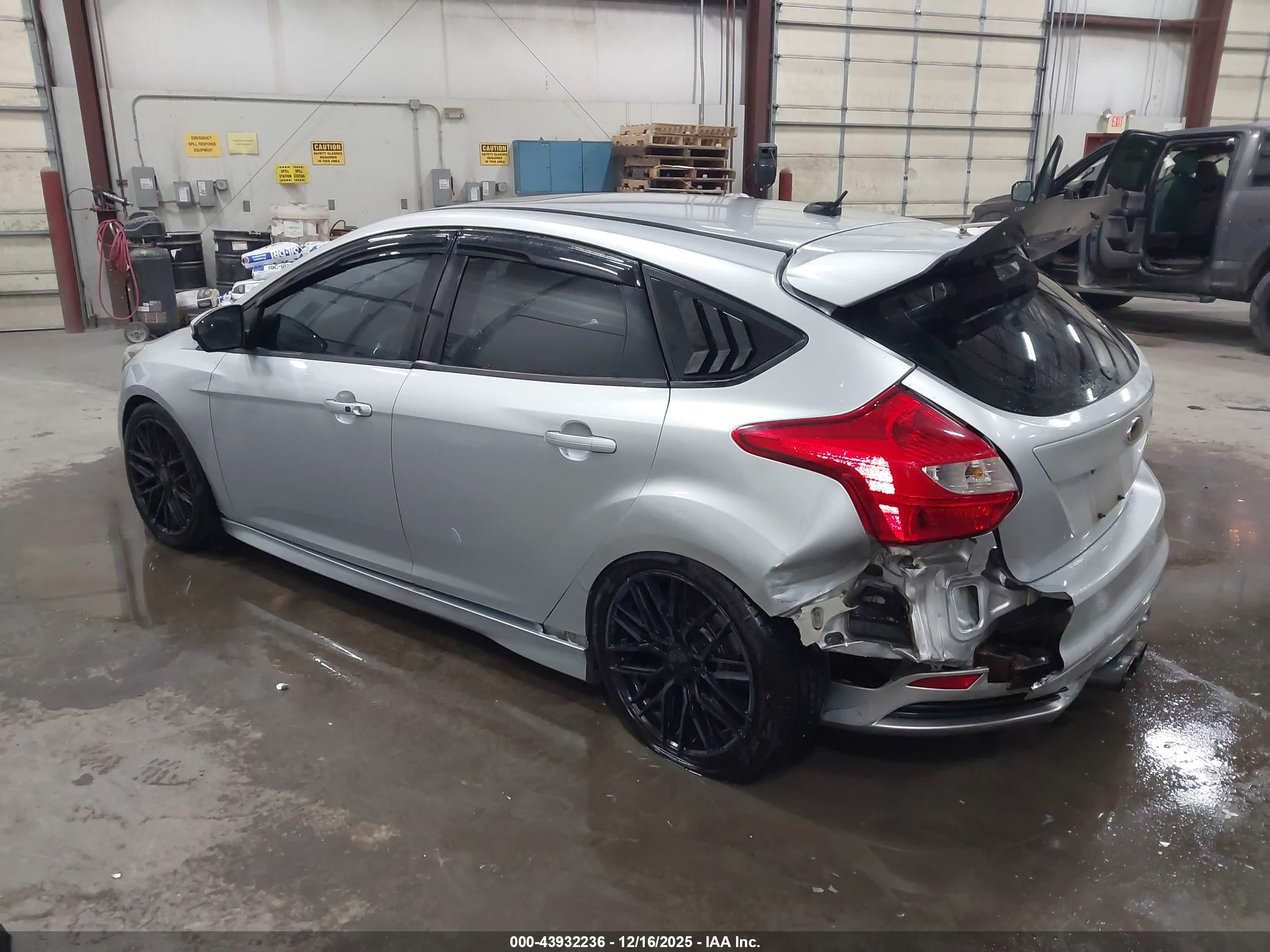FORD FOCUS image 3