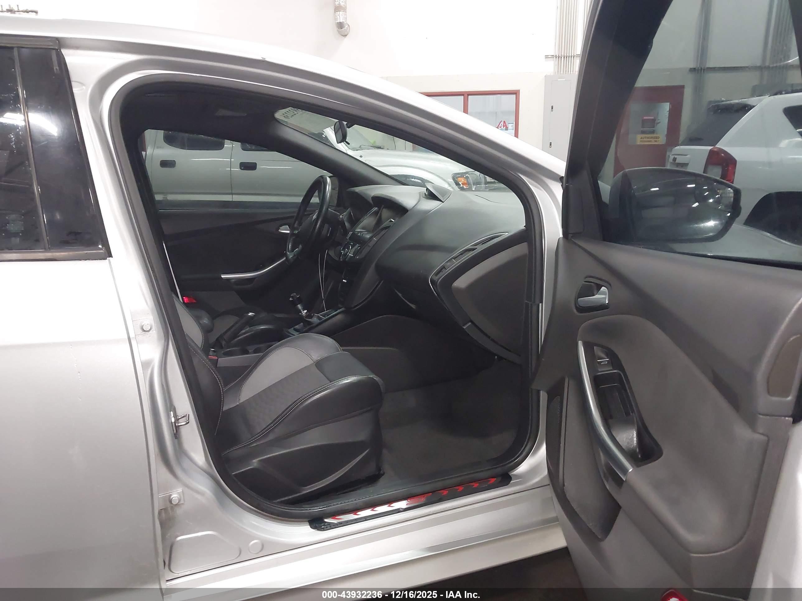 FORD FOCUS image 5