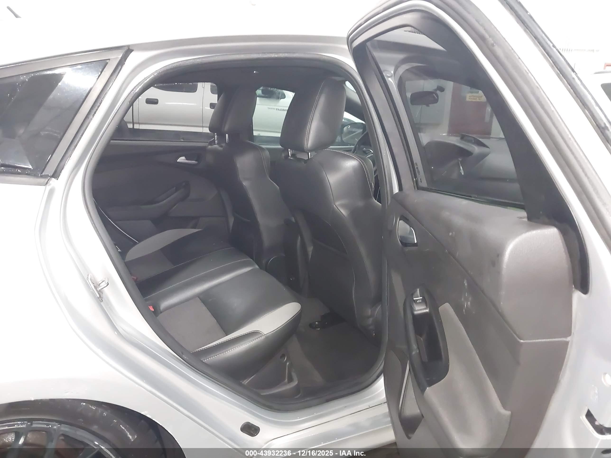 FORD FOCUS image 8