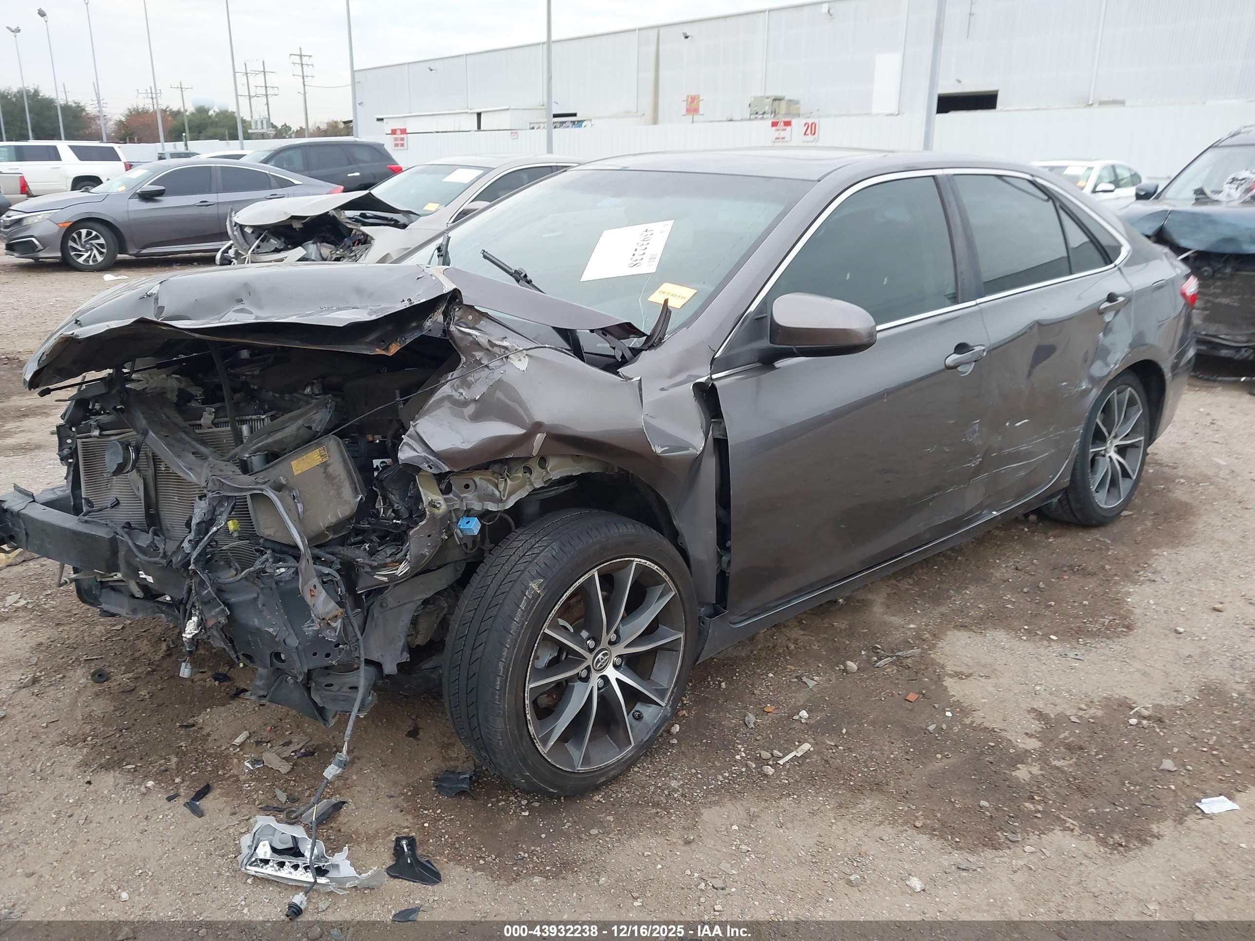 TOYOTA CAMRY image 2
