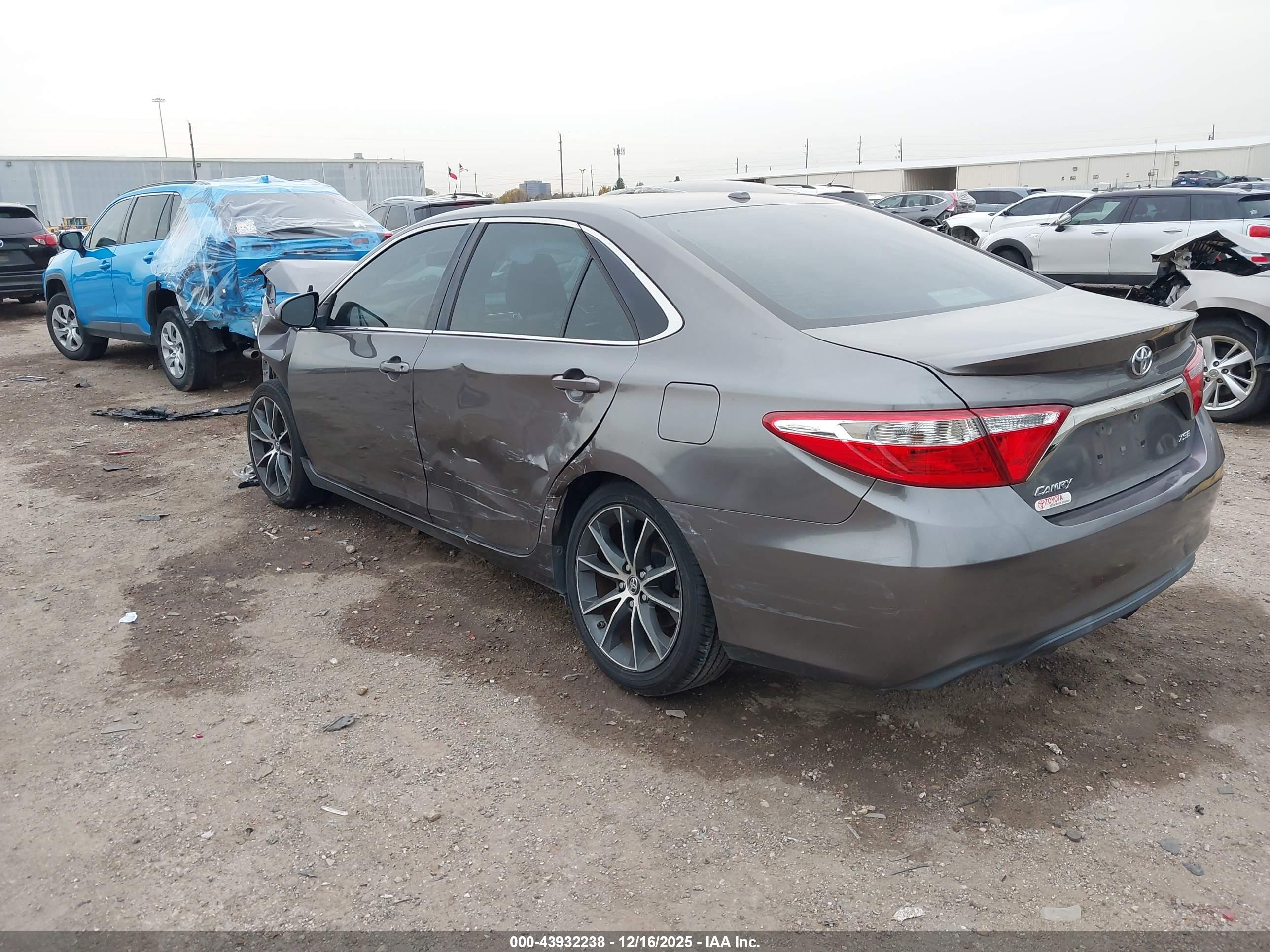 TOYOTA CAMRY image 3