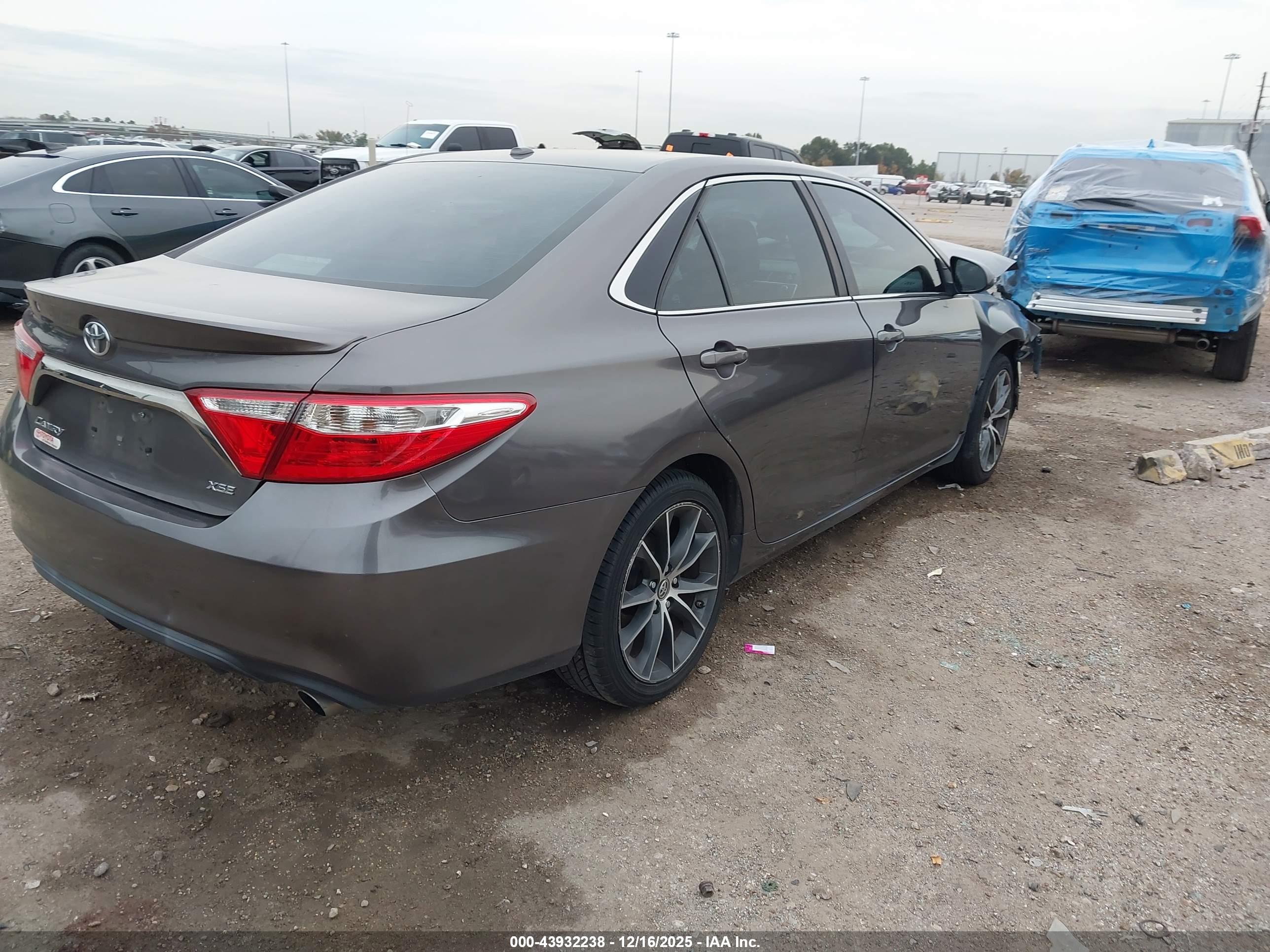 TOYOTA CAMRY image 4