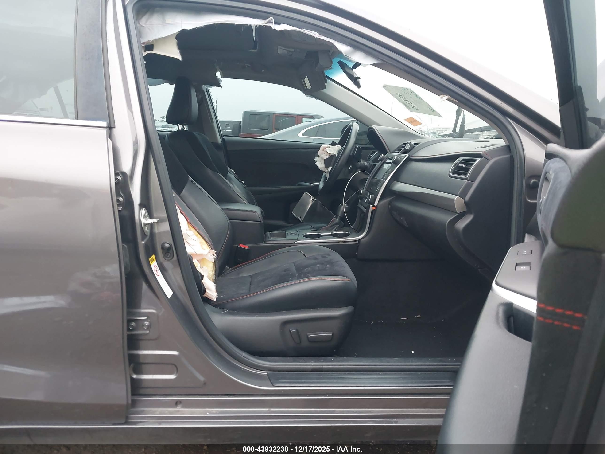 TOYOTA CAMRY image 5