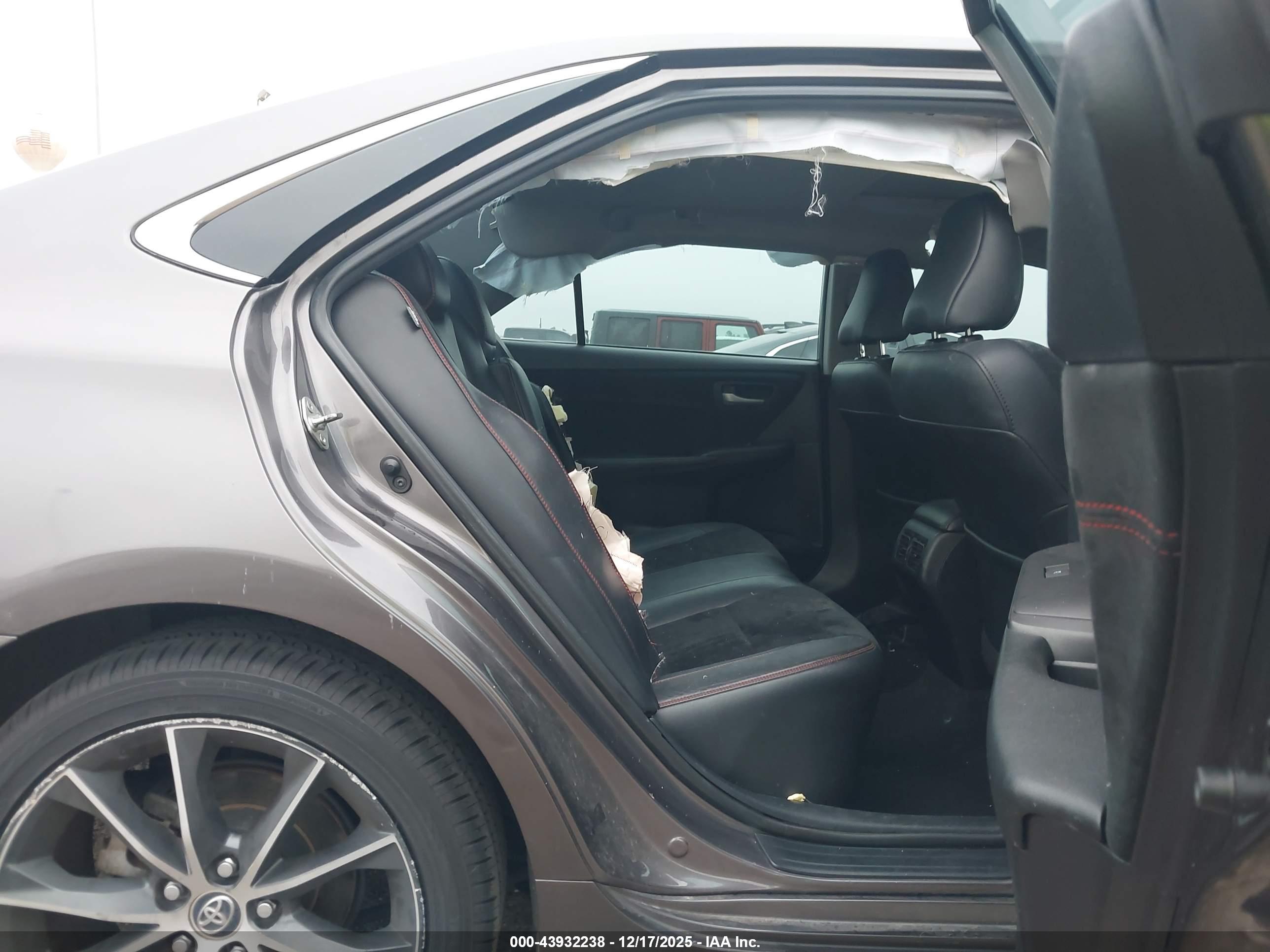 TOYOTA CAMRY image 8