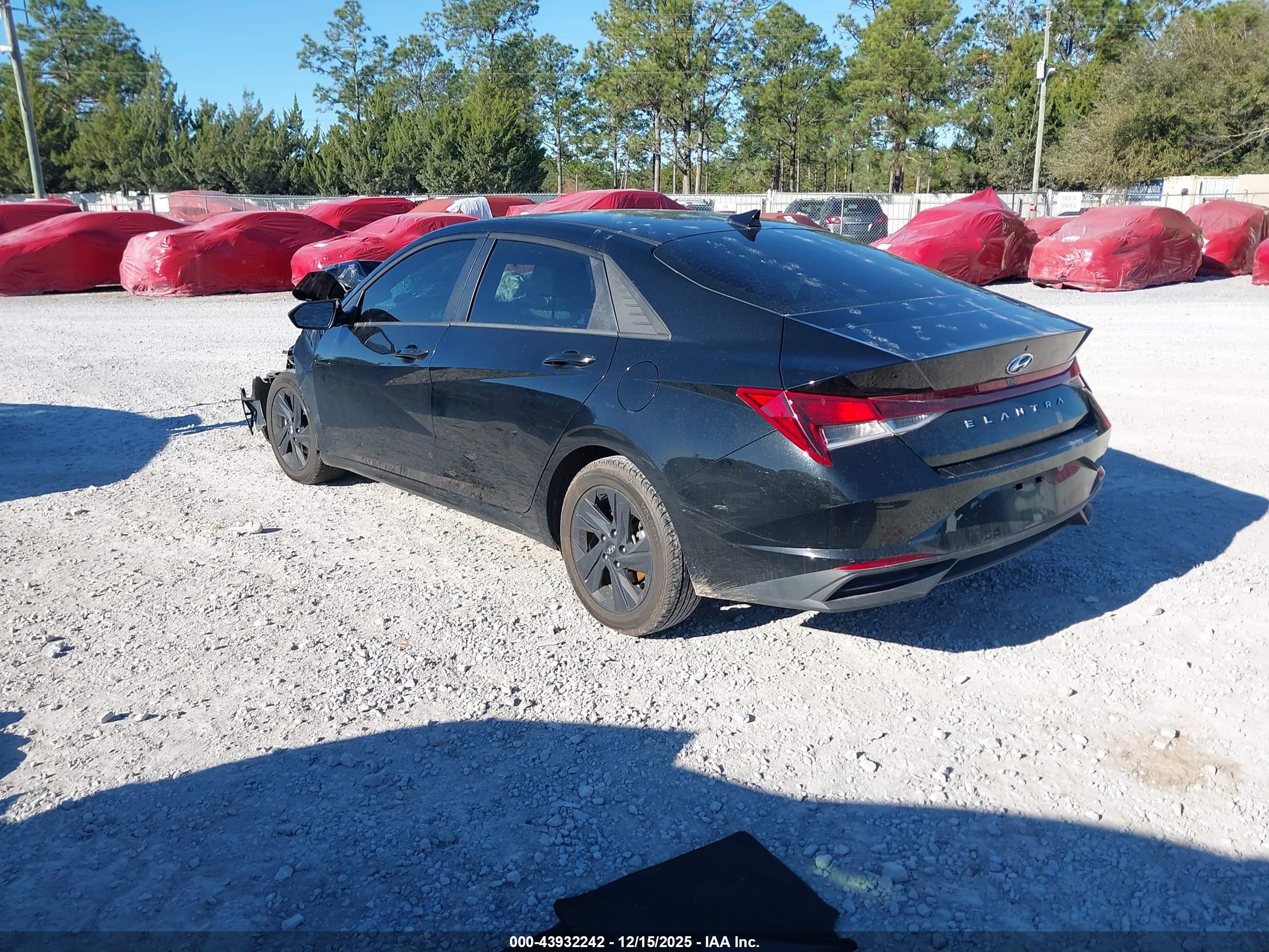 HYUNDAI ELANTRA image 3