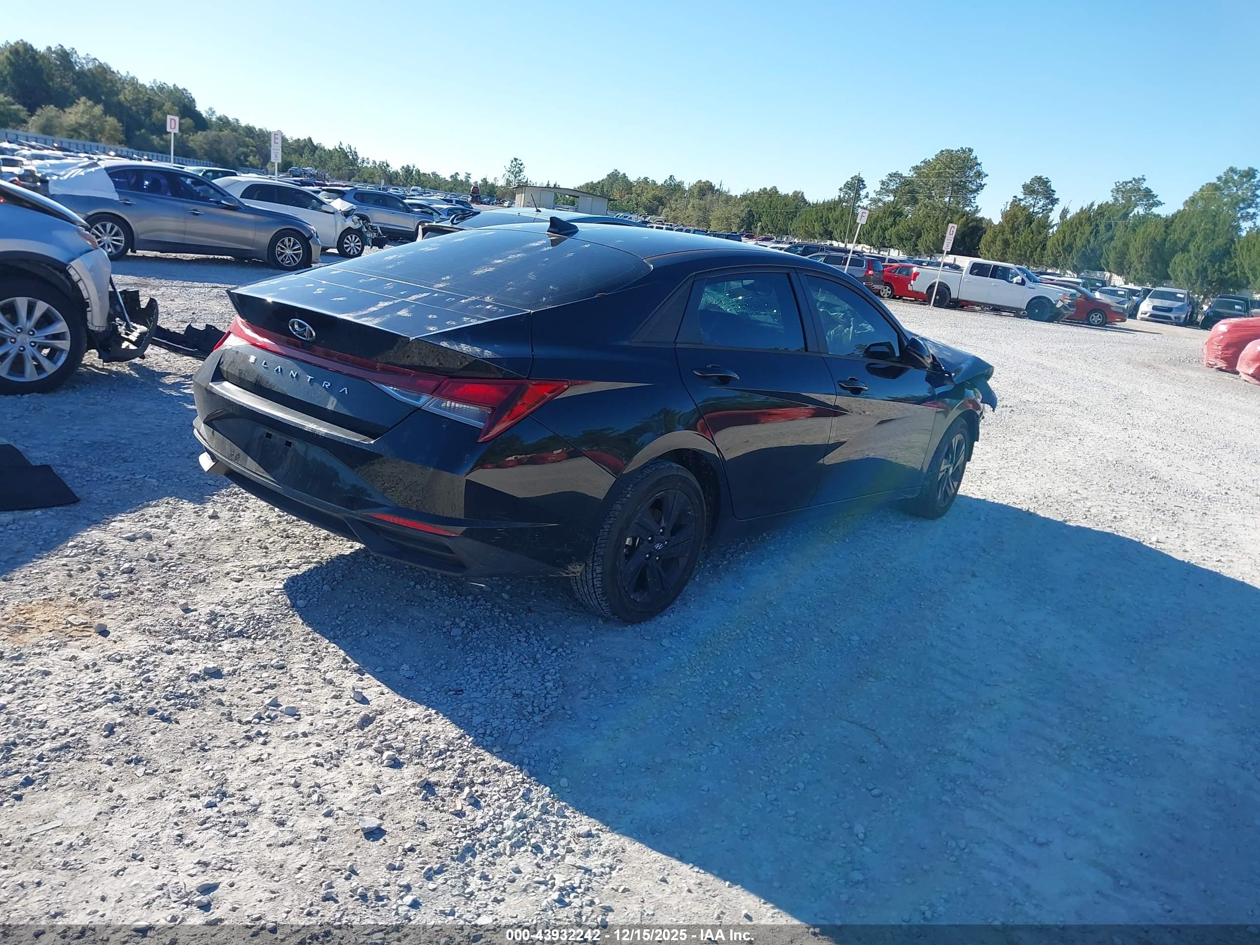 HYUNDAI ELANTRA image 4