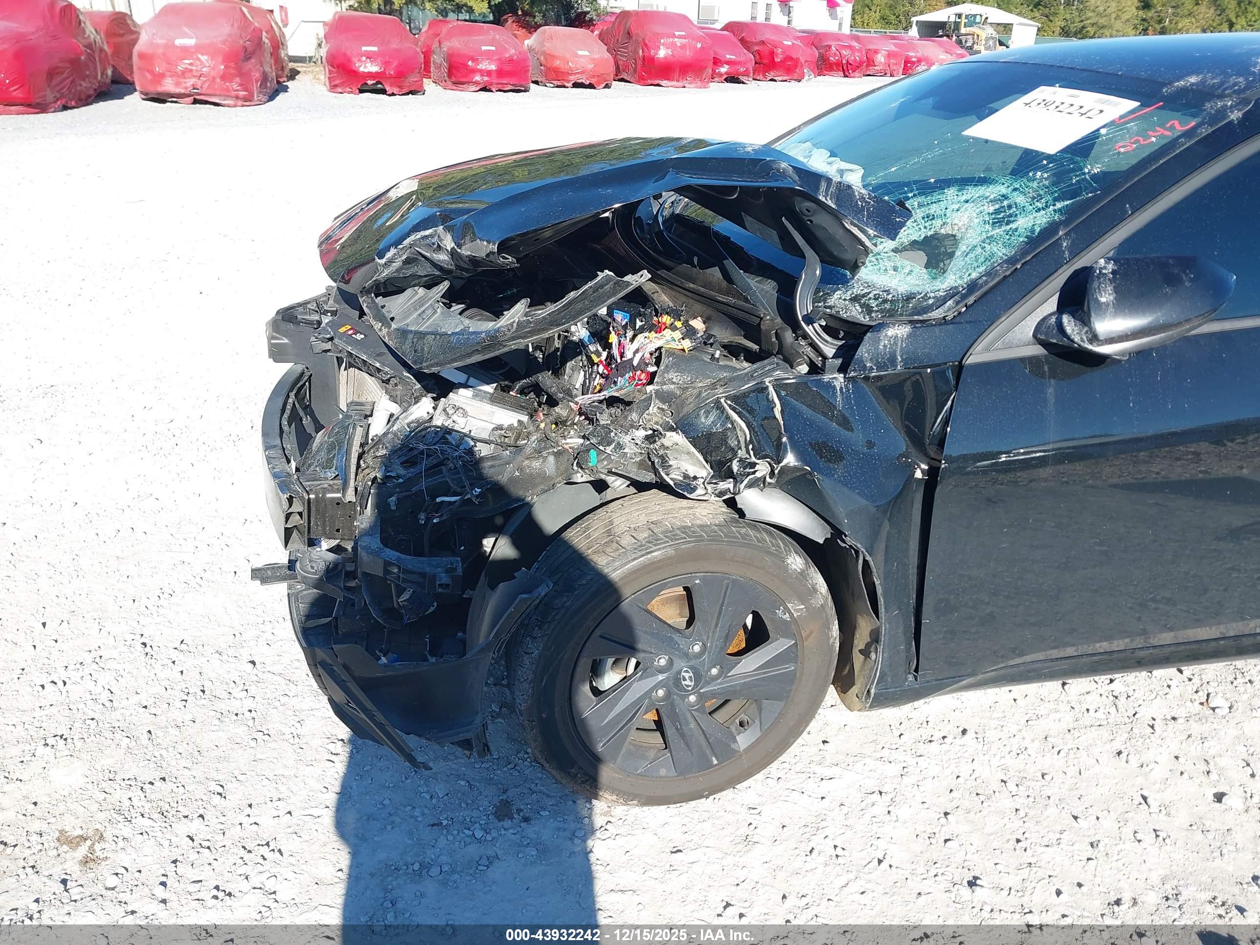 HYUNDAI ELANTRA image 6