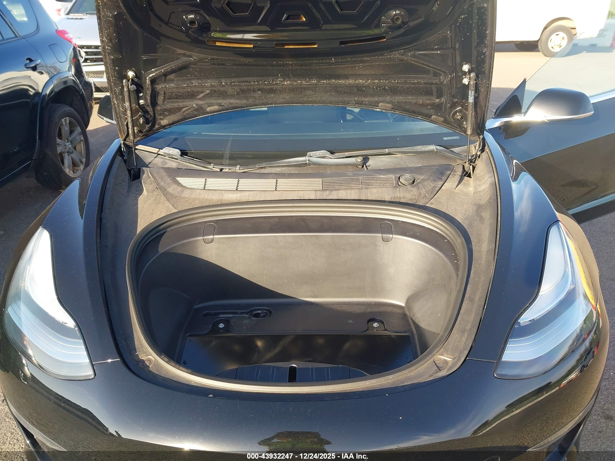 TESLA MODEL image 10