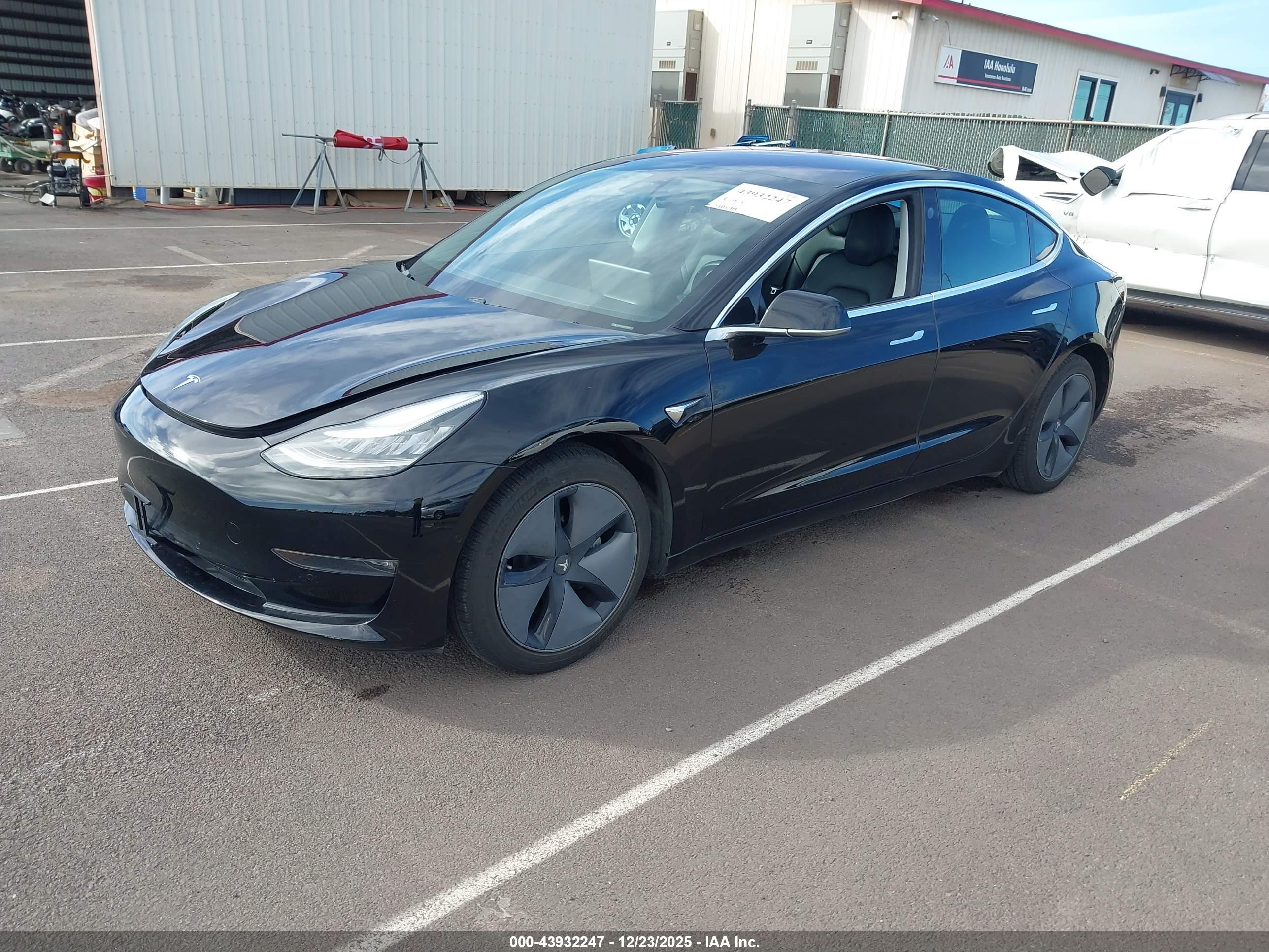 TESLA MODEL image 2