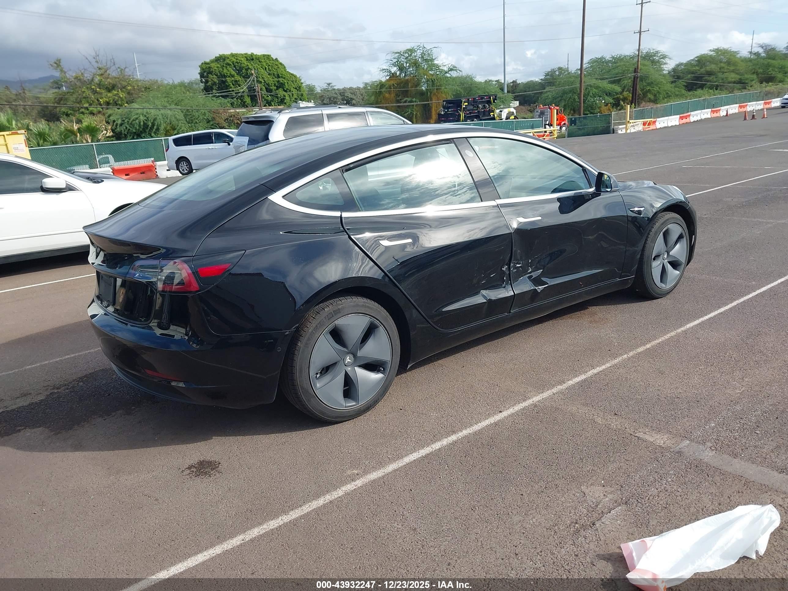 TESLA MODEL image 4