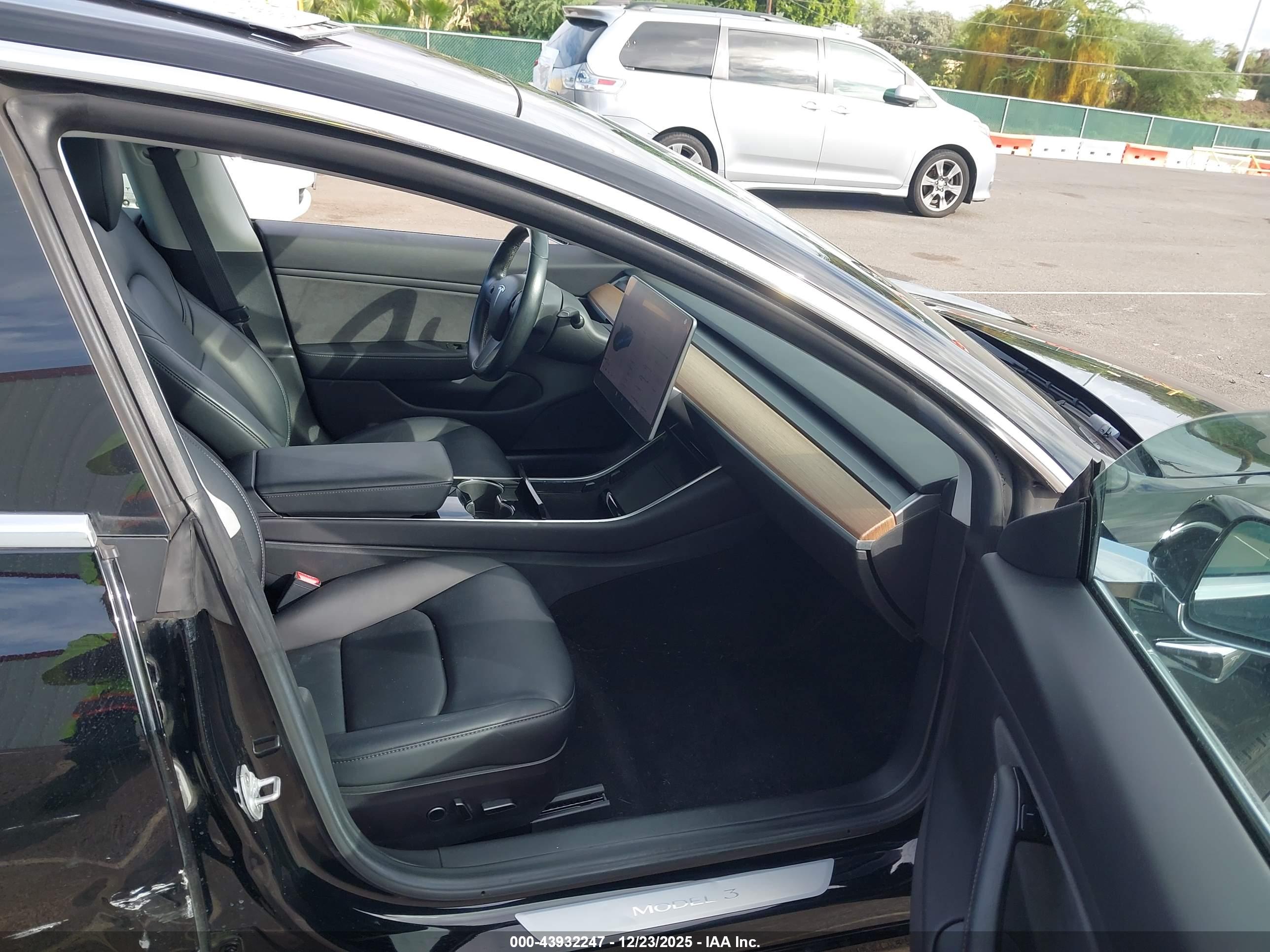 TESLA MODEL image 5