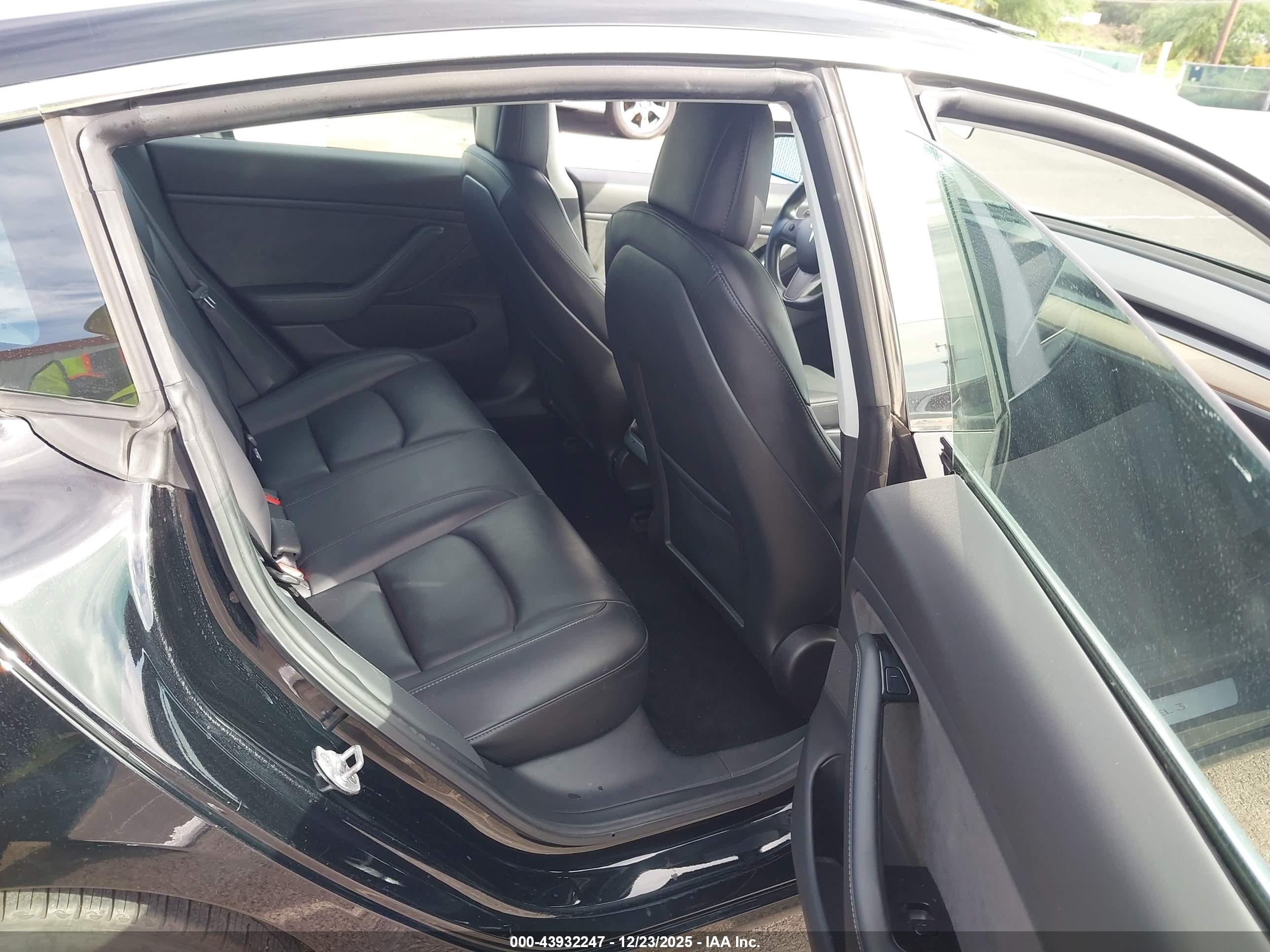 TESLA MODEL image 8