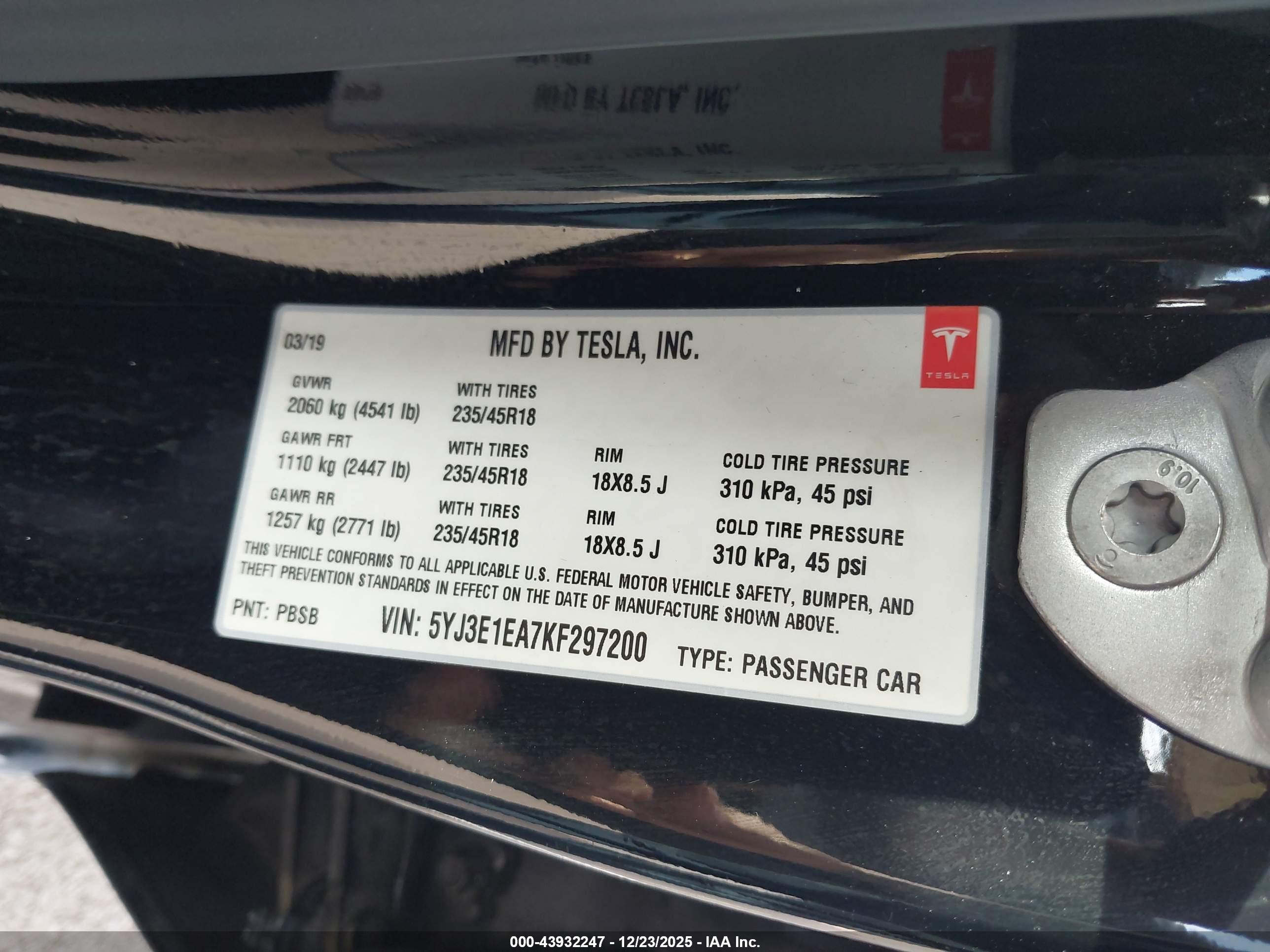 TESLA MODEL image 9