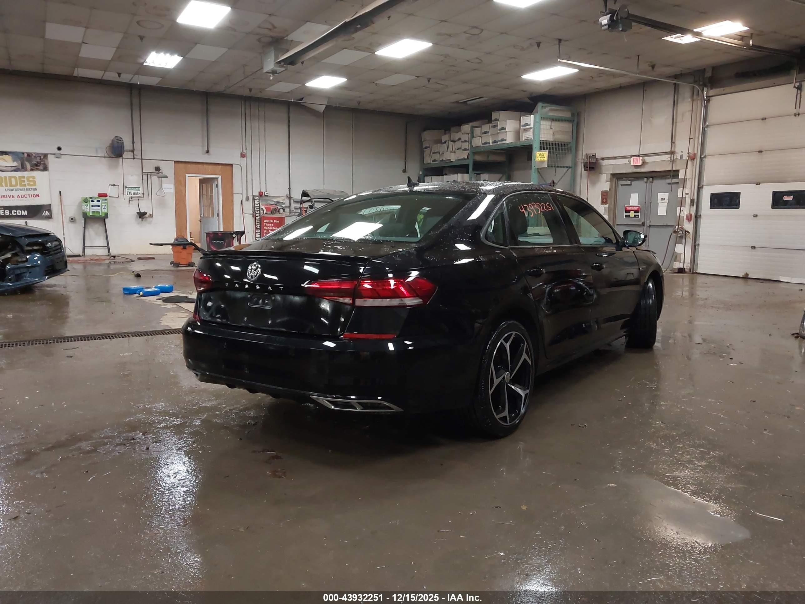 VOLKSWAGEN PASSAT image 4