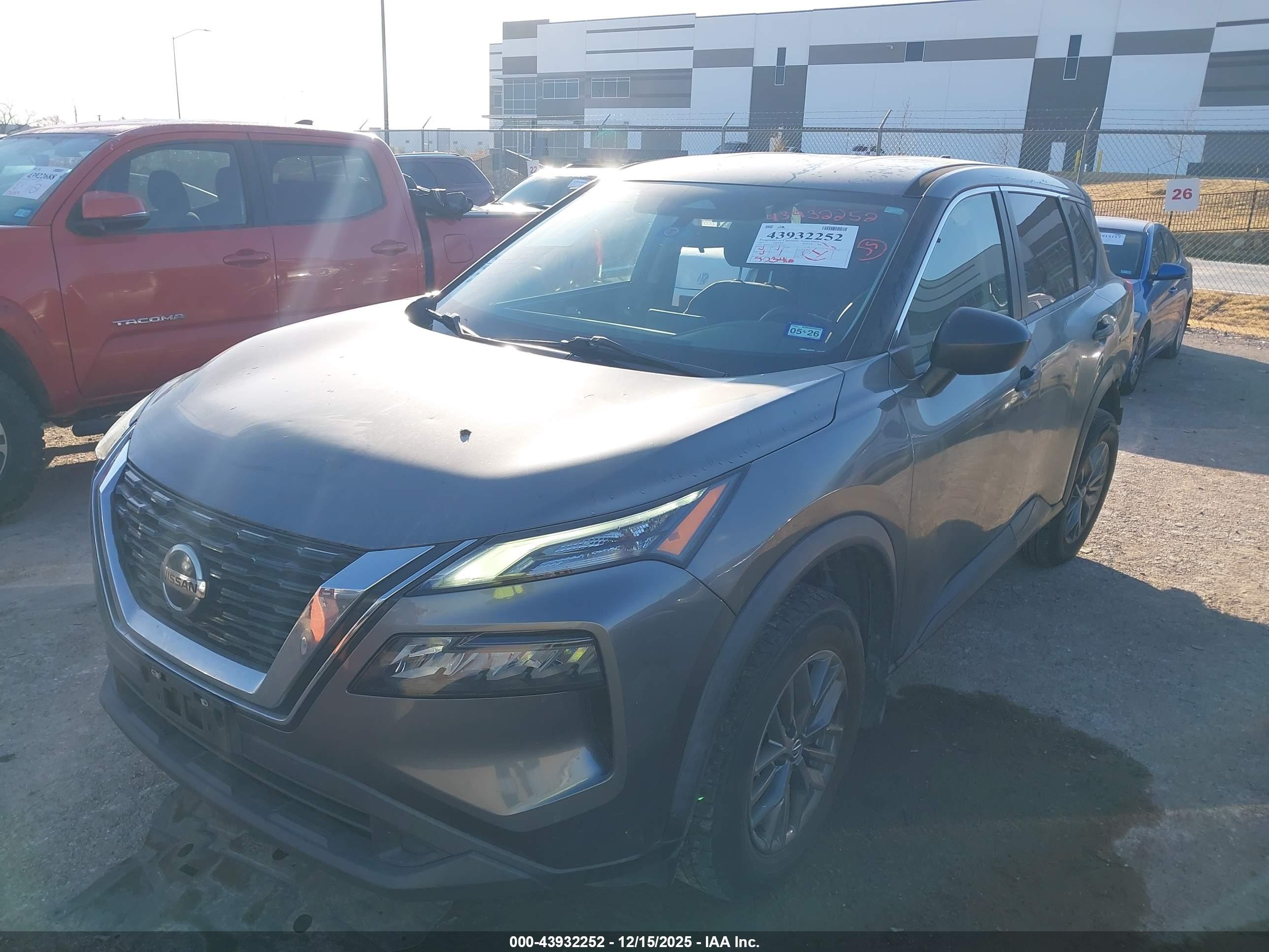 NISSAN ROGUE image 2