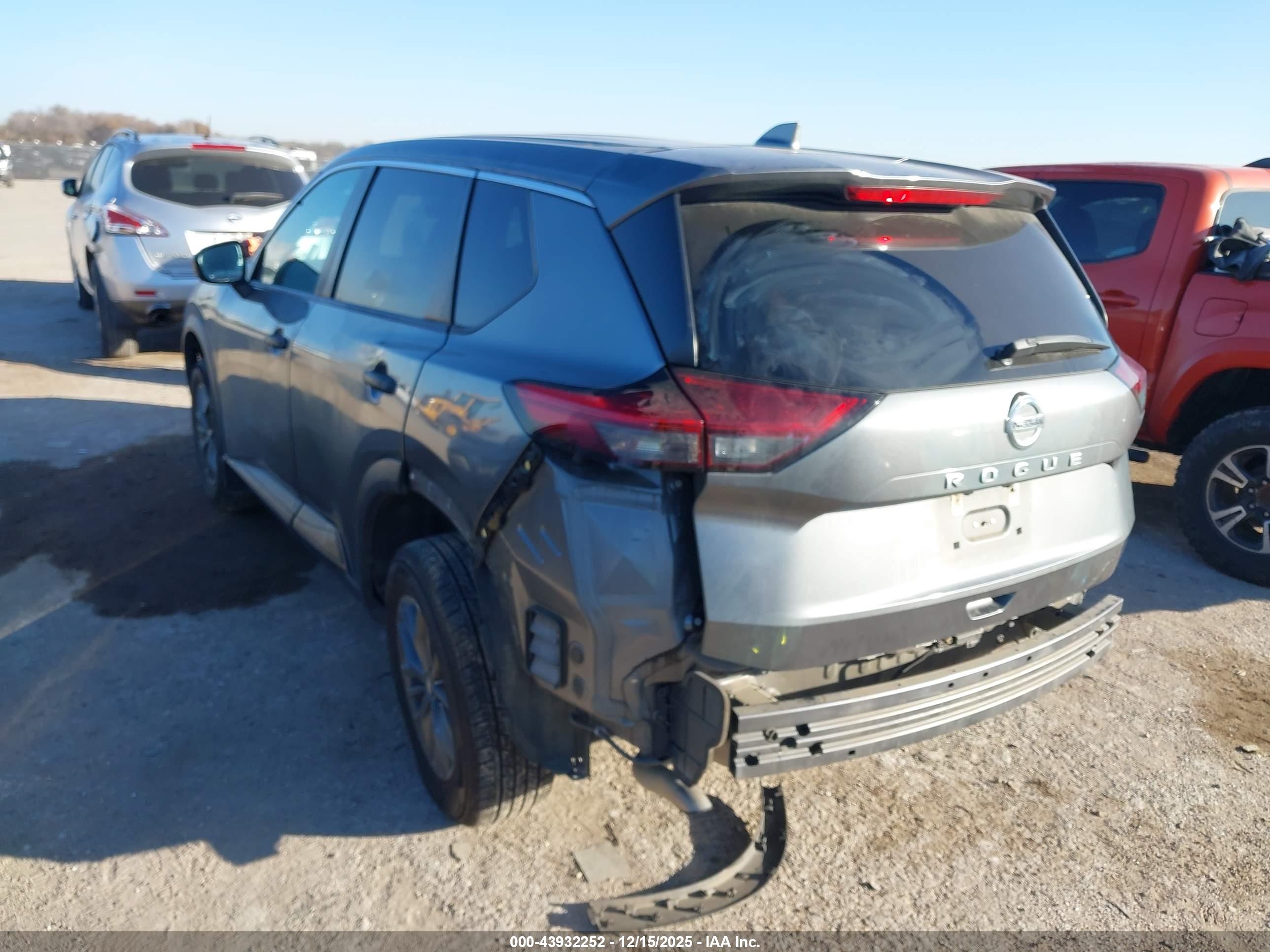 NISSAN ROGUE image 3