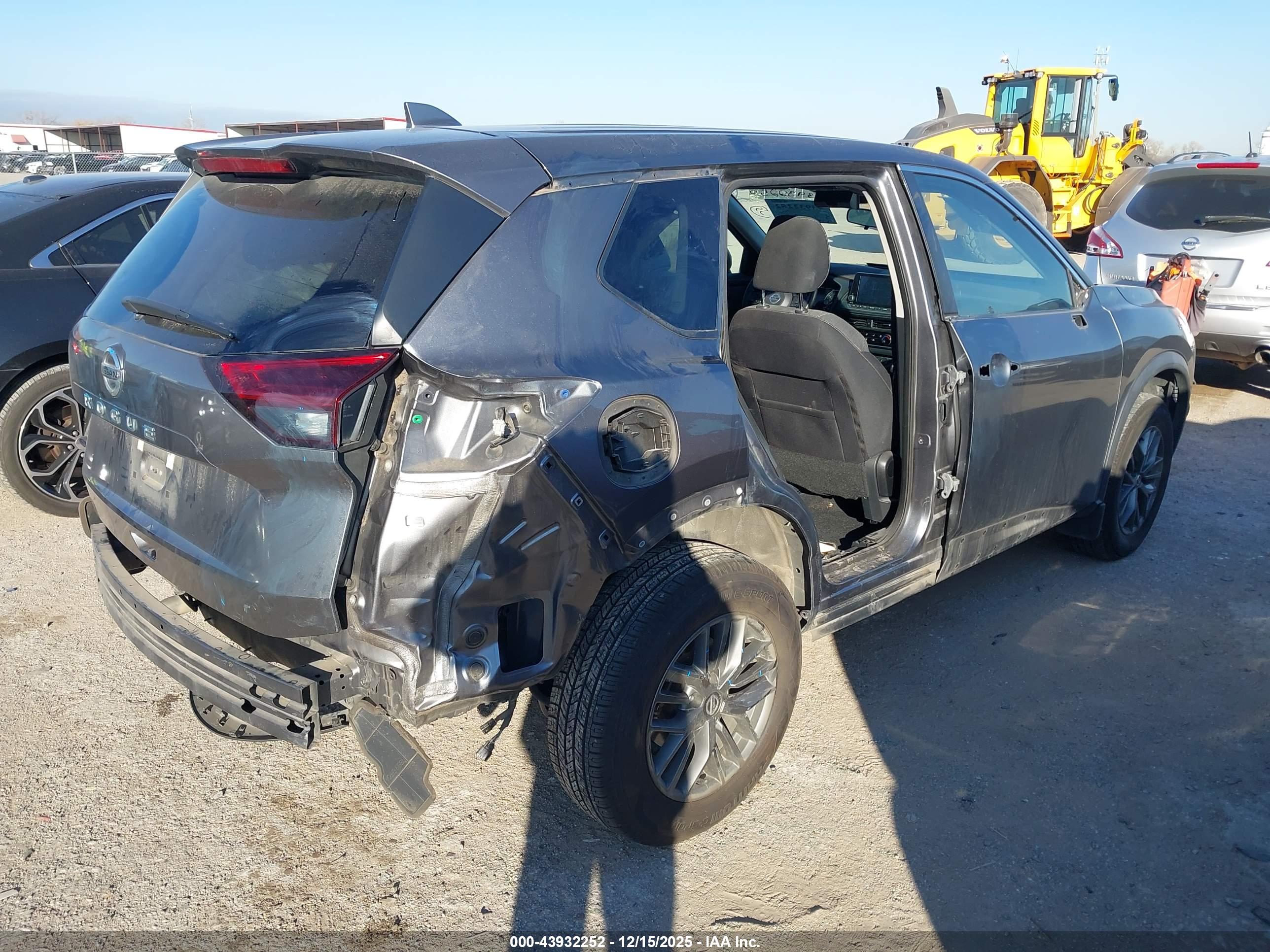 NISSAN ROGUE image 4