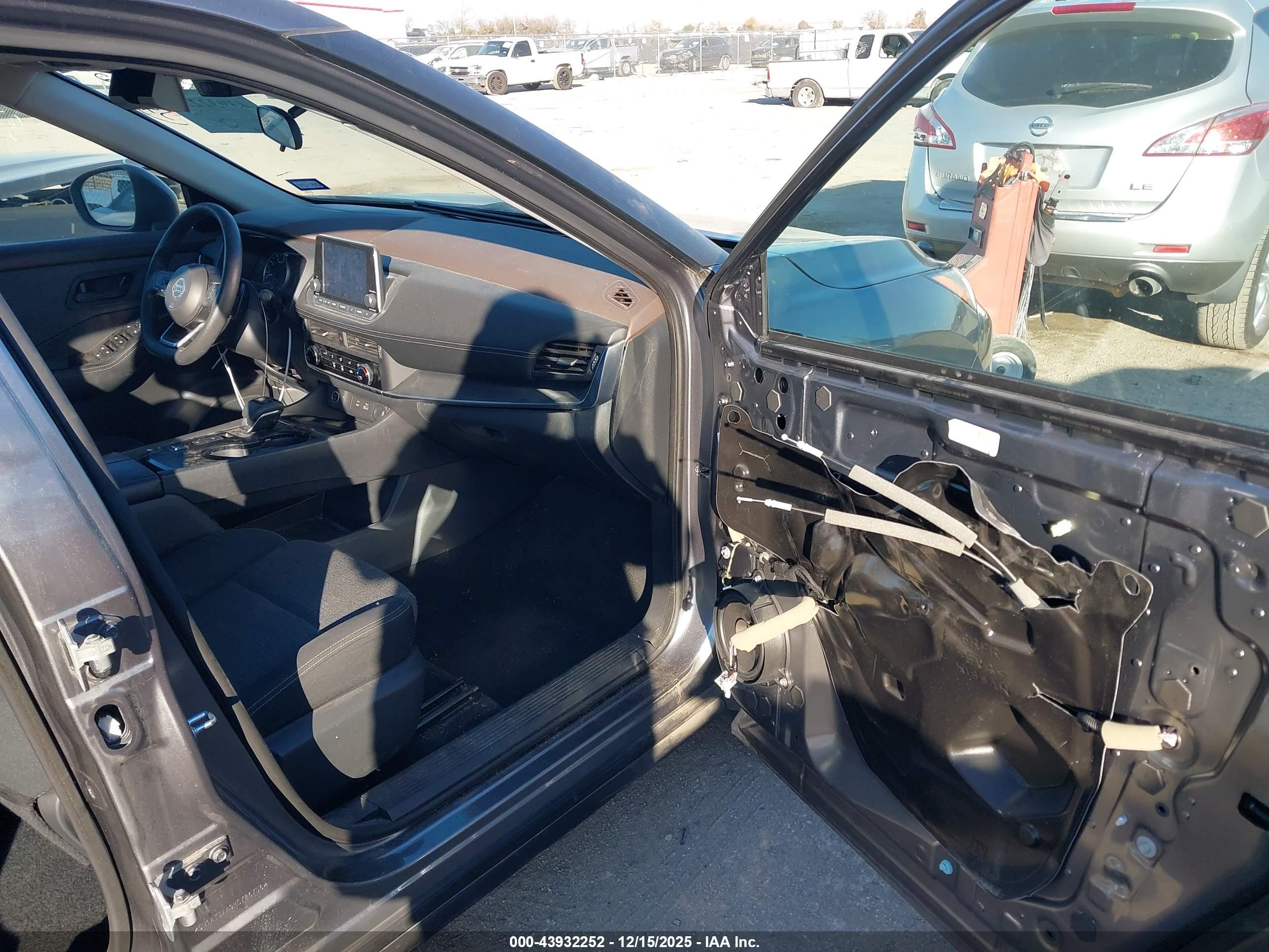 NISSAN ROGUE image 5