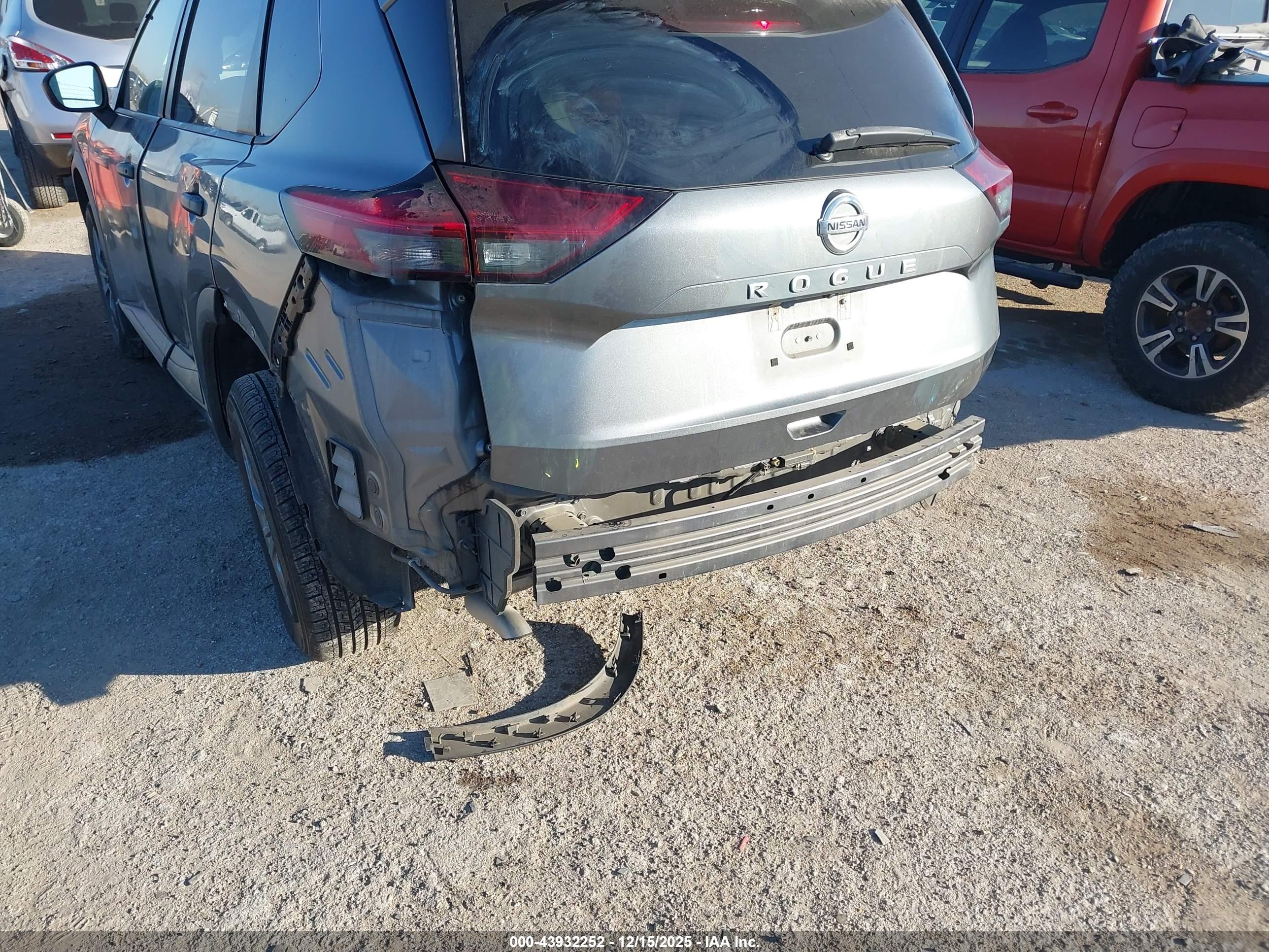 NISSAN ROGUE image 6