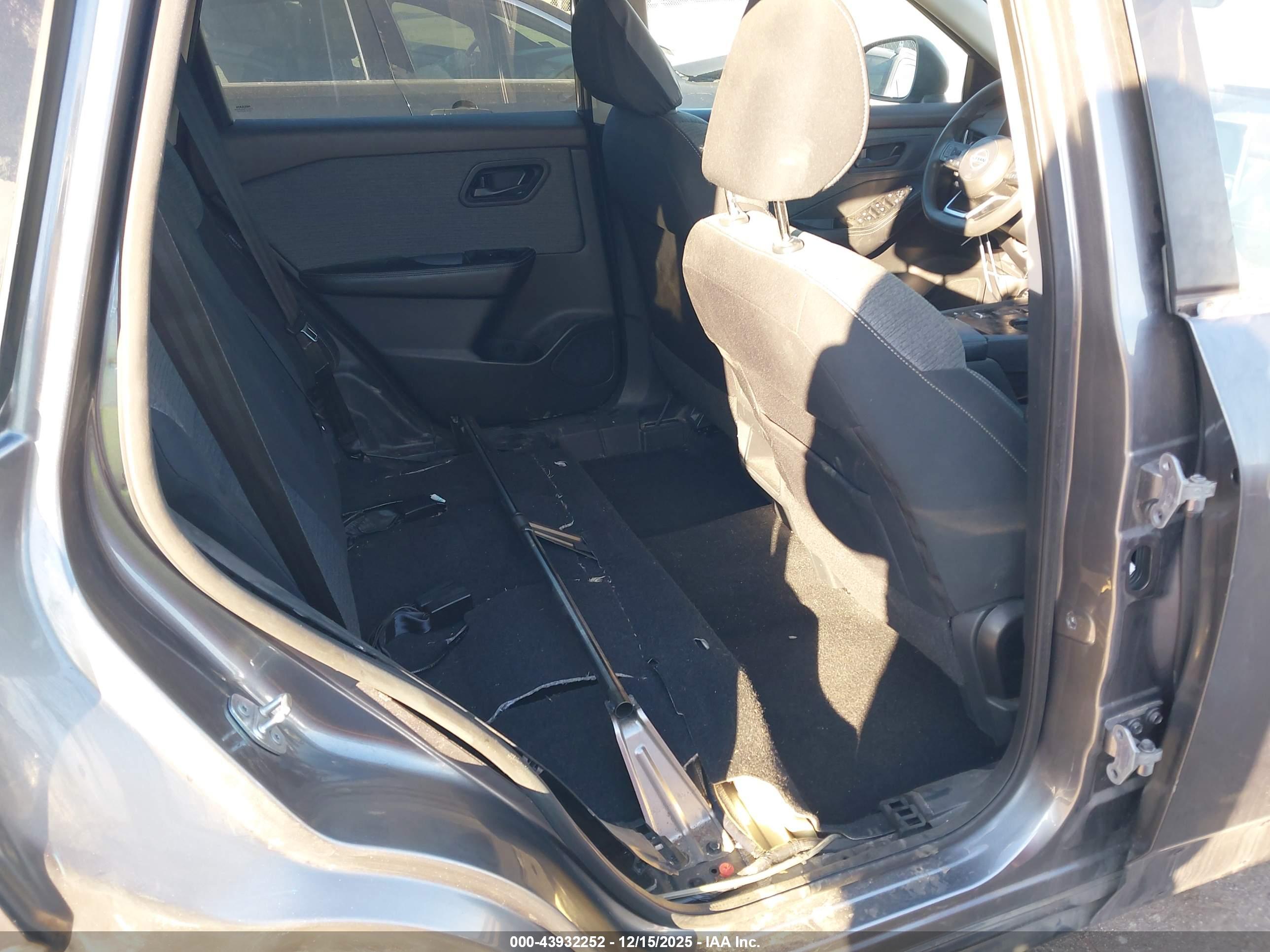 NISSAN ROGUE image 8