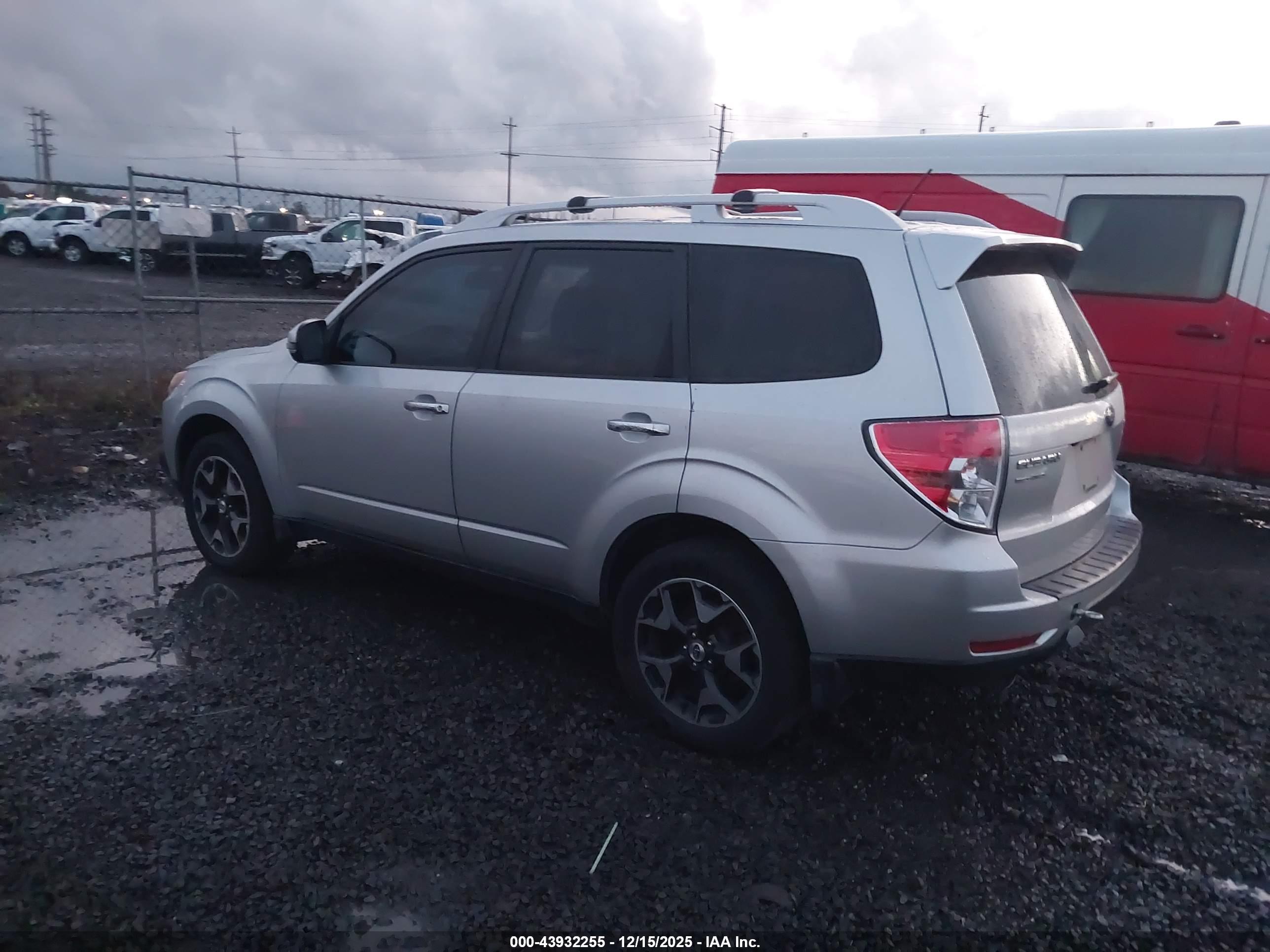 SUBARU FORESTER image 3