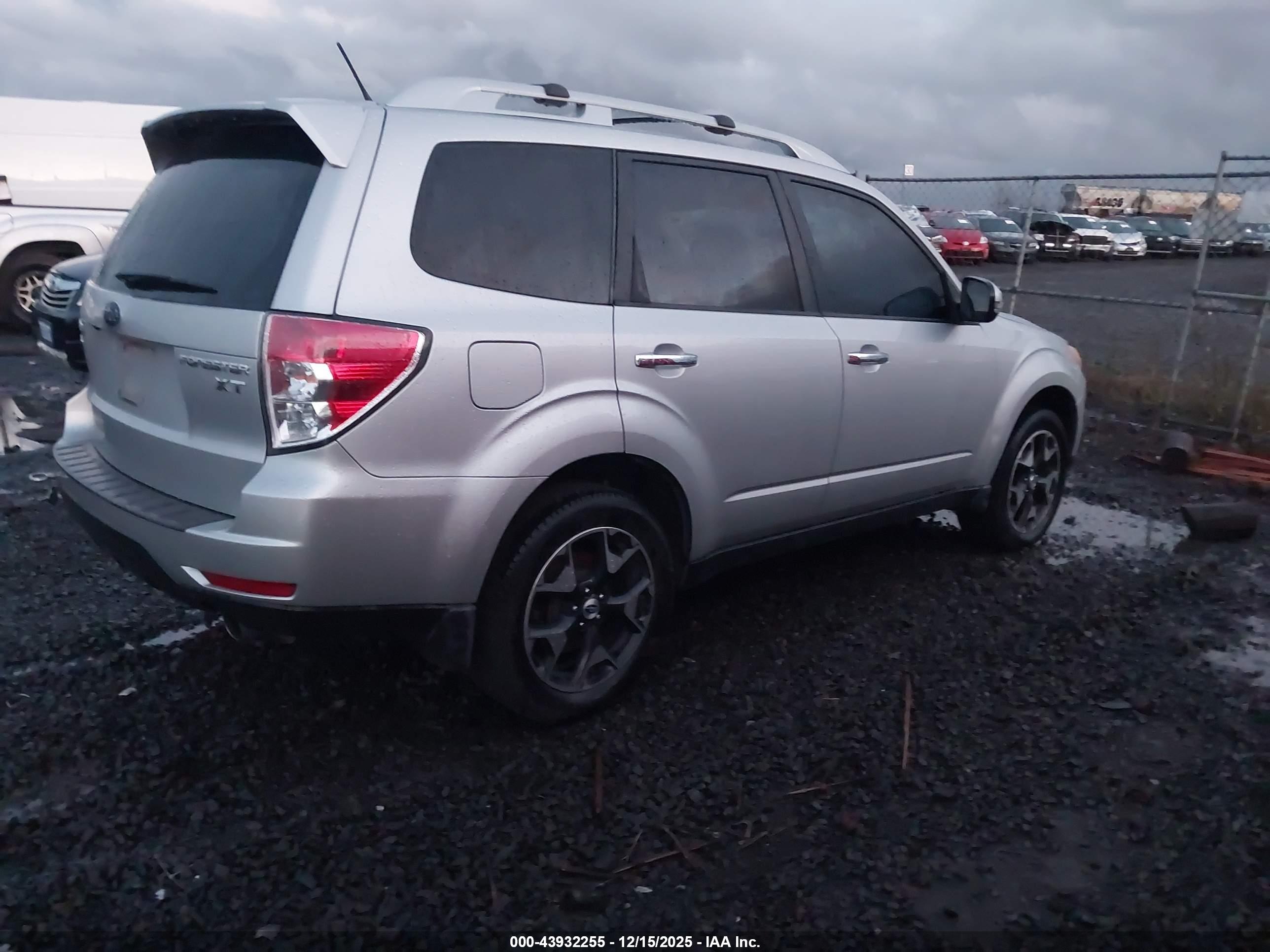 SUBARU FORESTER image 4