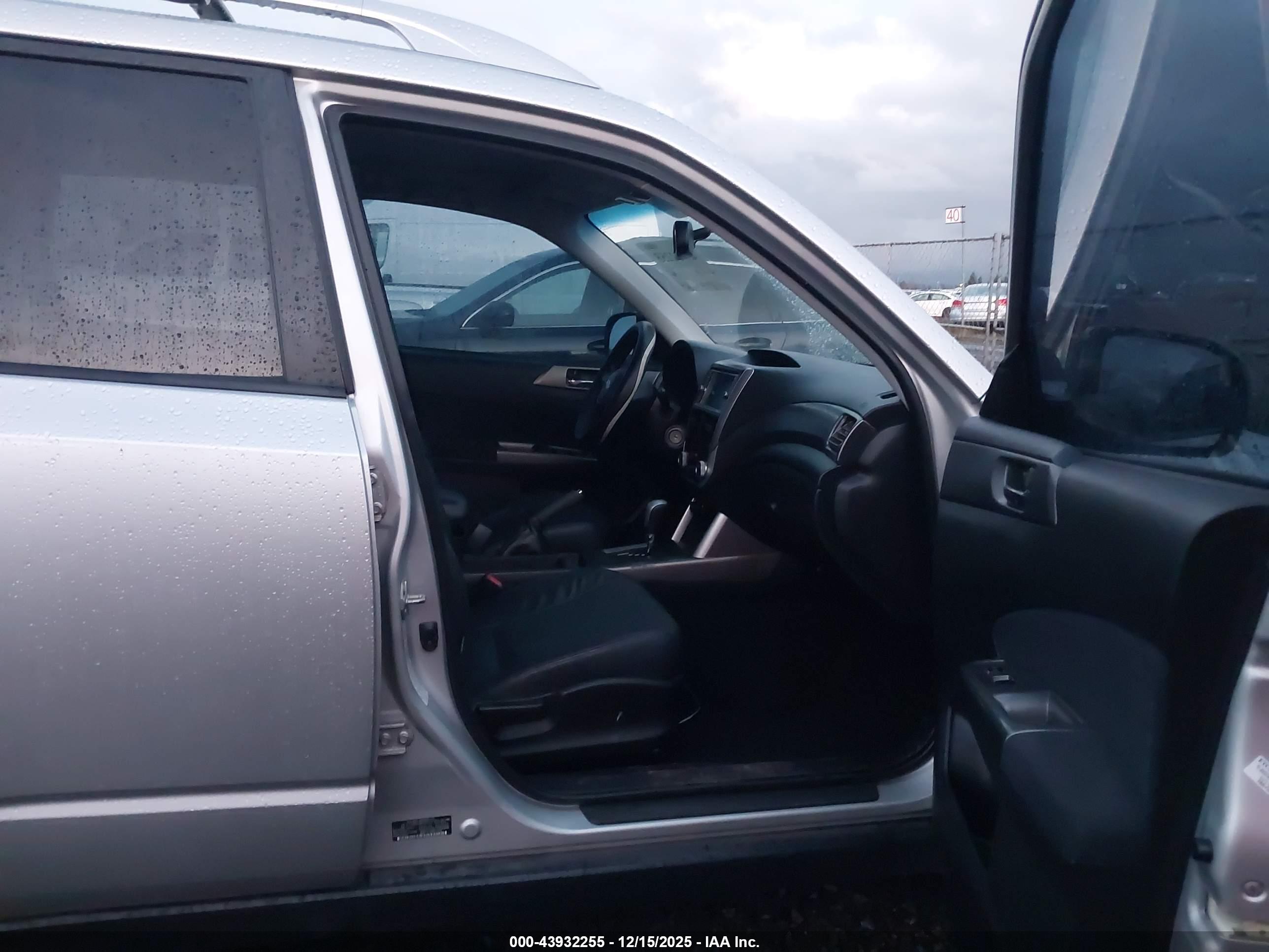 SUBARU FORESTER image 5