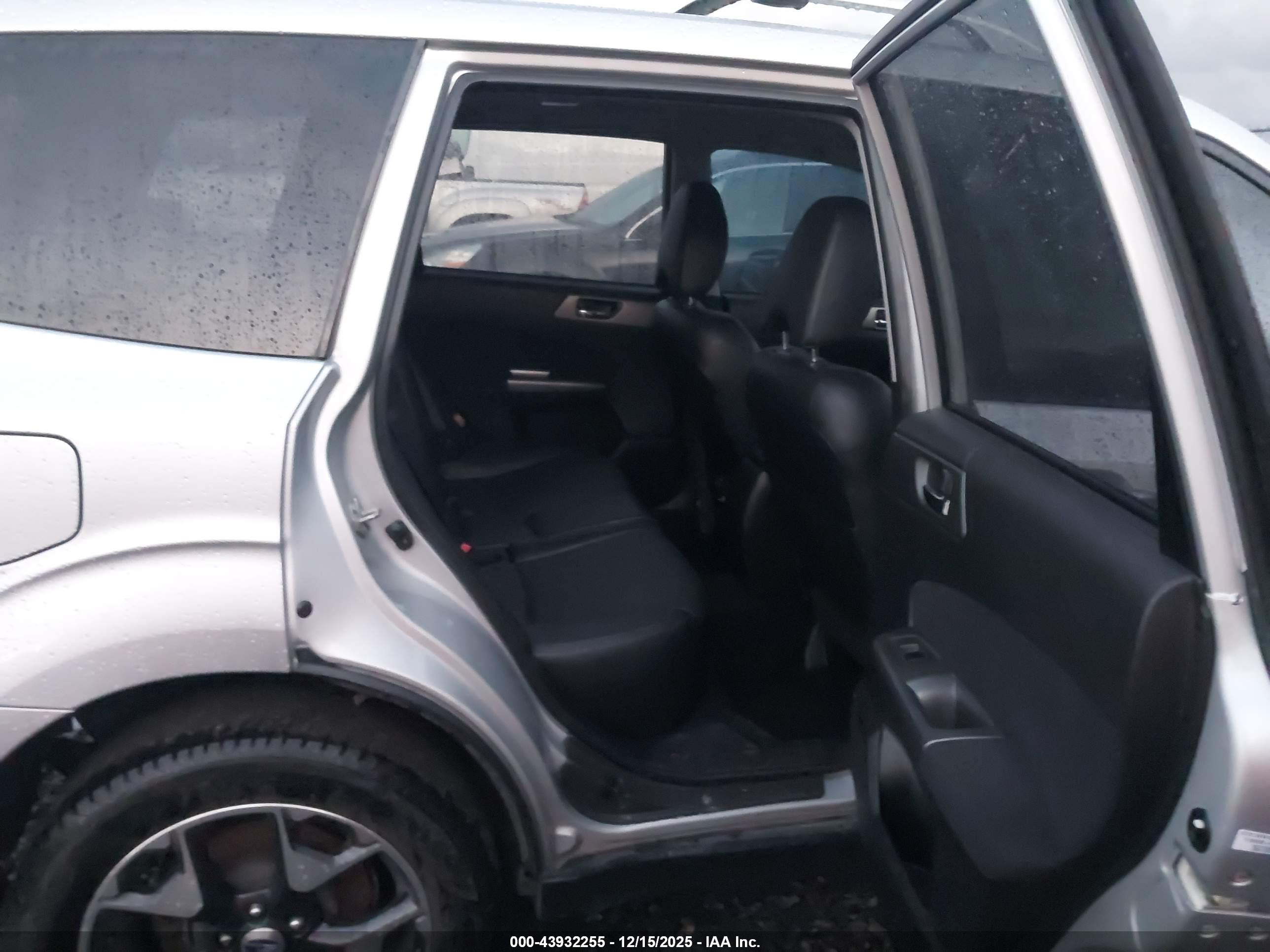 SUBARU FORESTER image 8