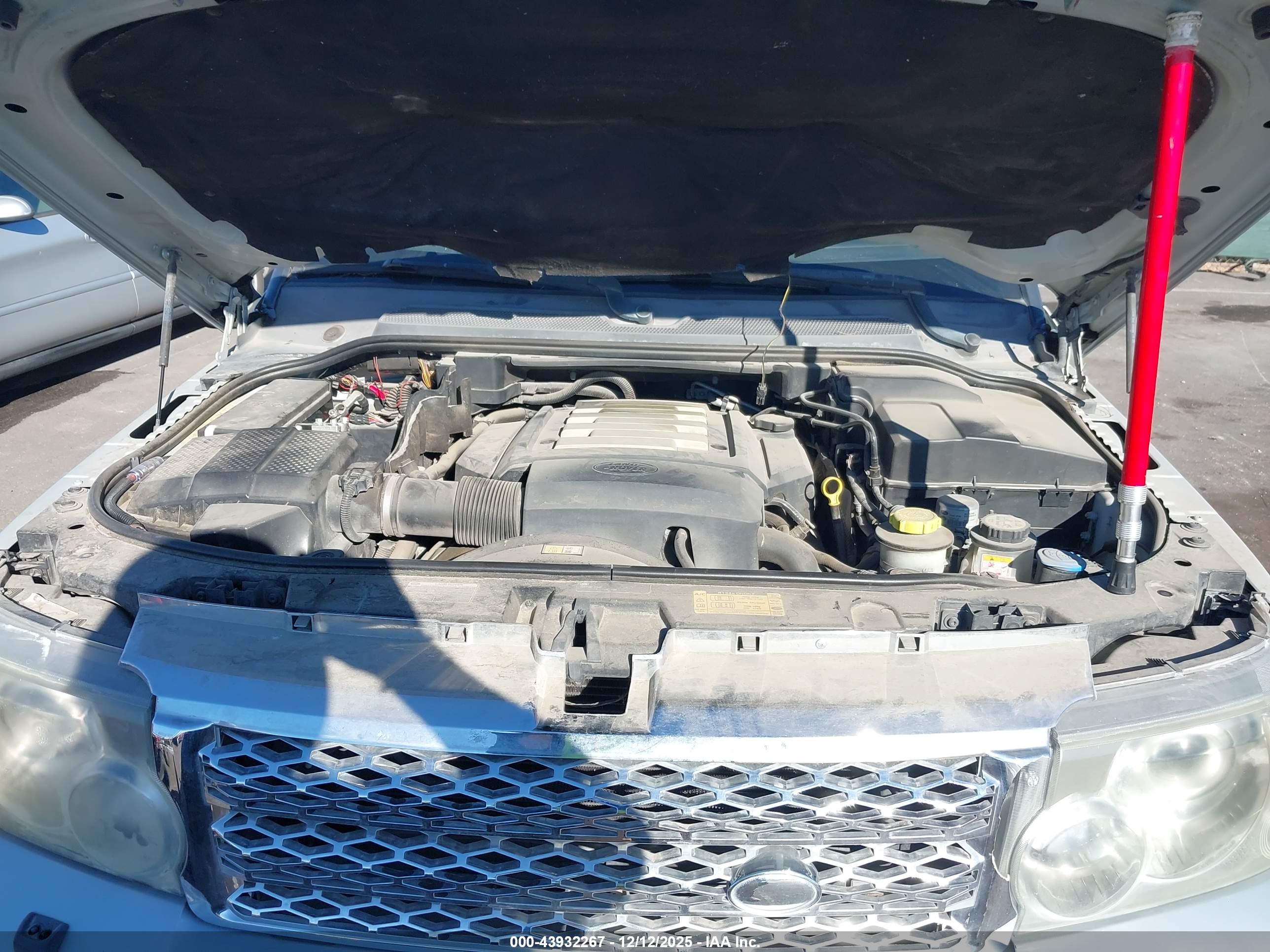 LAND ROVER image 10