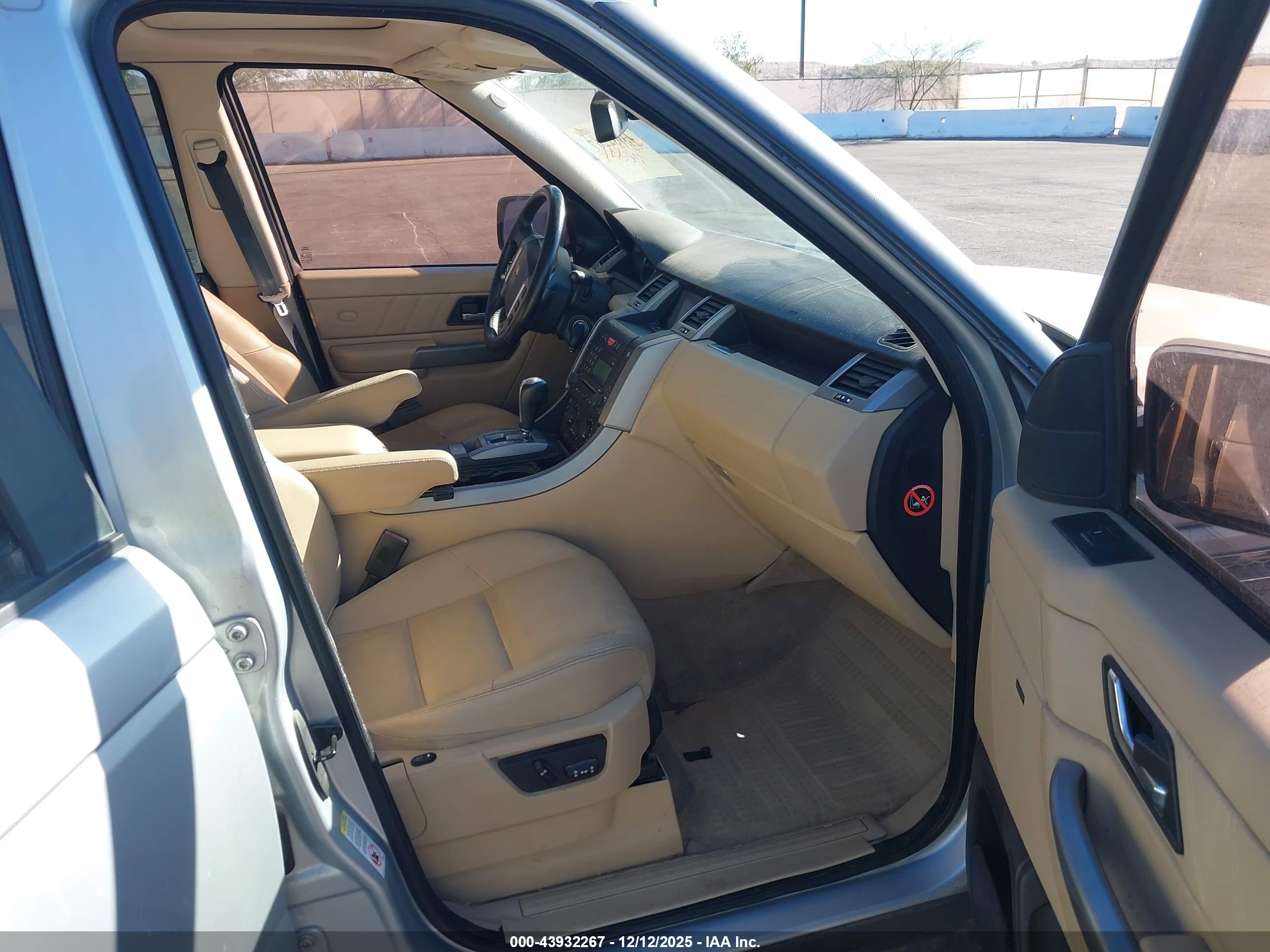 LAND ROVER image 5