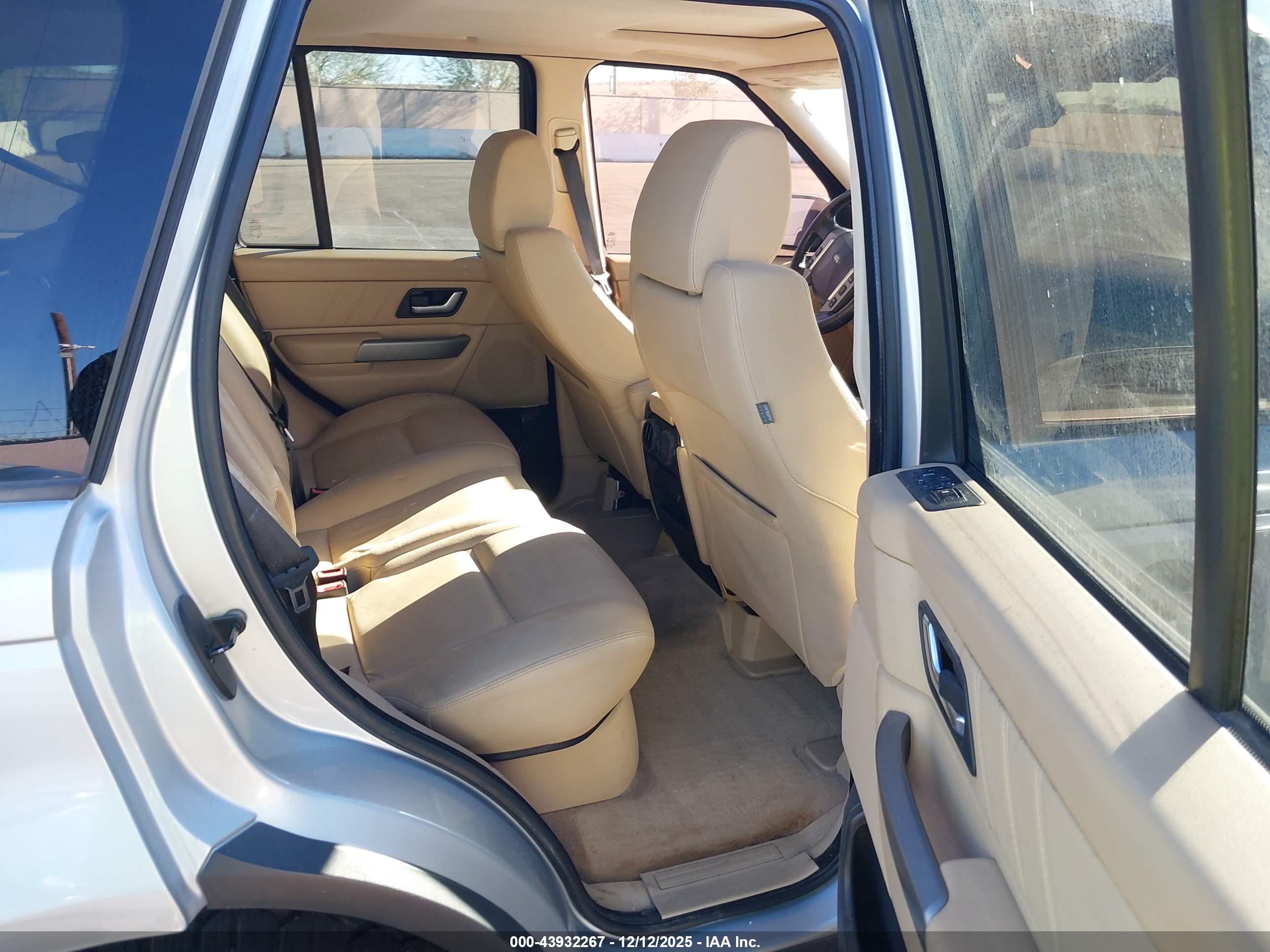 LAND ROVER image 8
