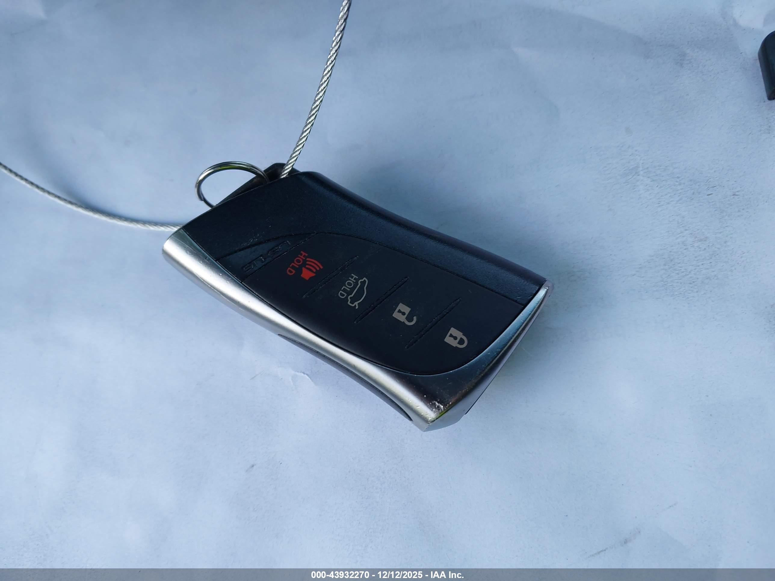 LEXUS ES image 11
