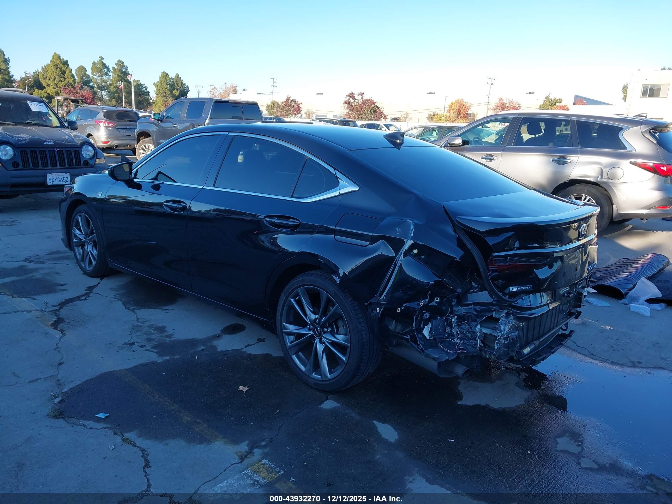 LEXUS ES image 3
