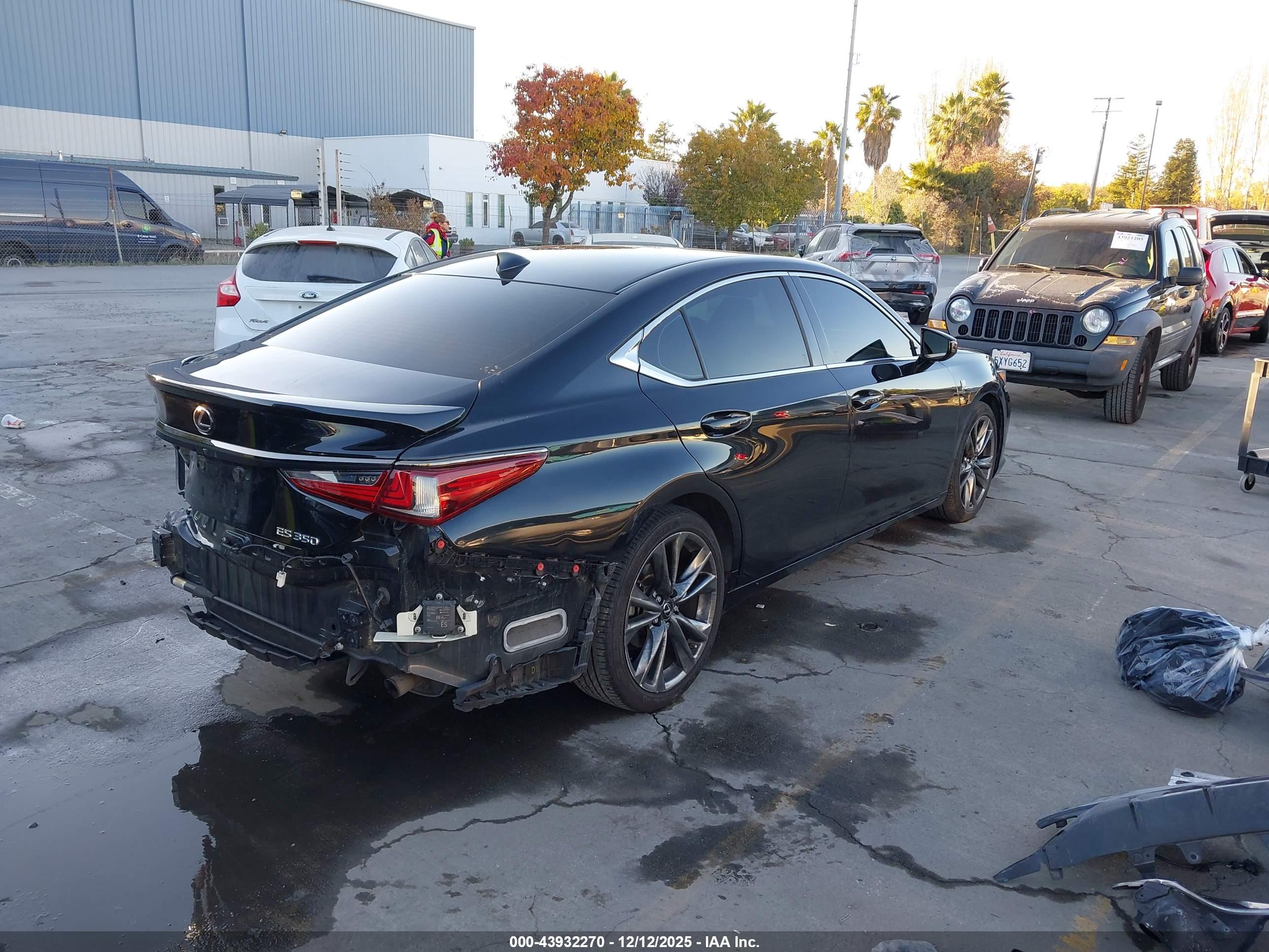 LEXUS ES image 4