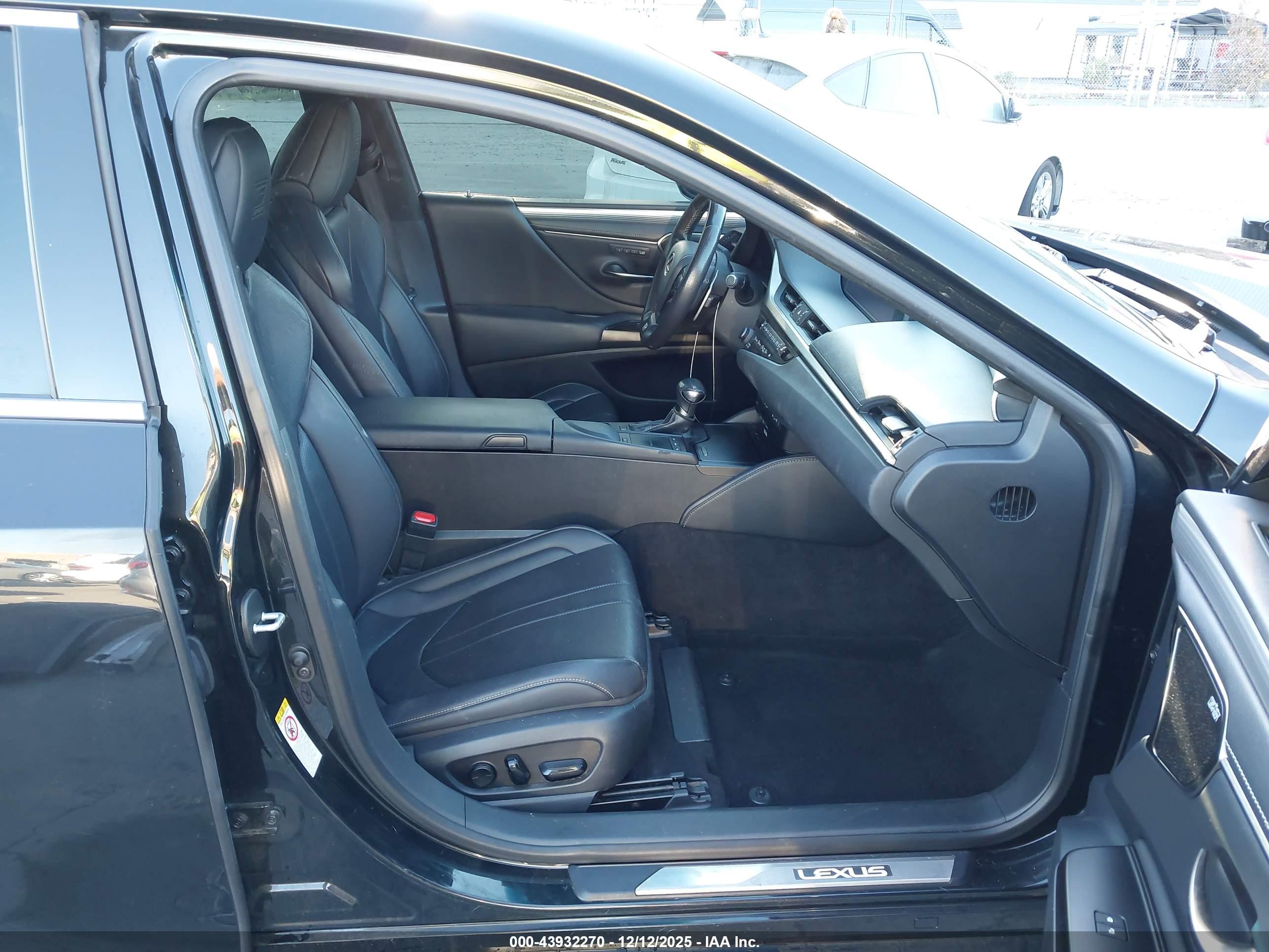 LEXUS ES image 5